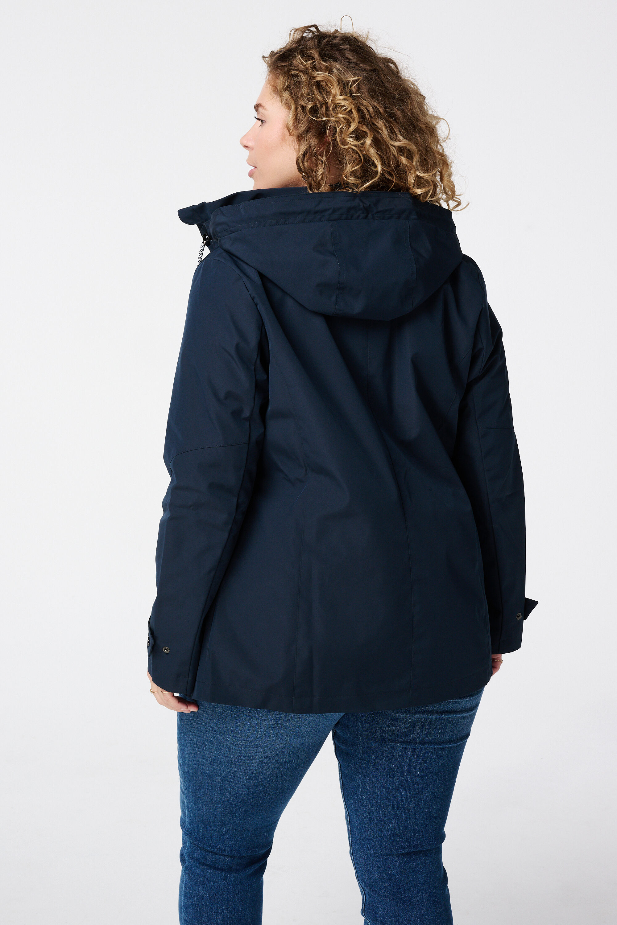 Regenmantel mit silbernen Verzierungen image number 3