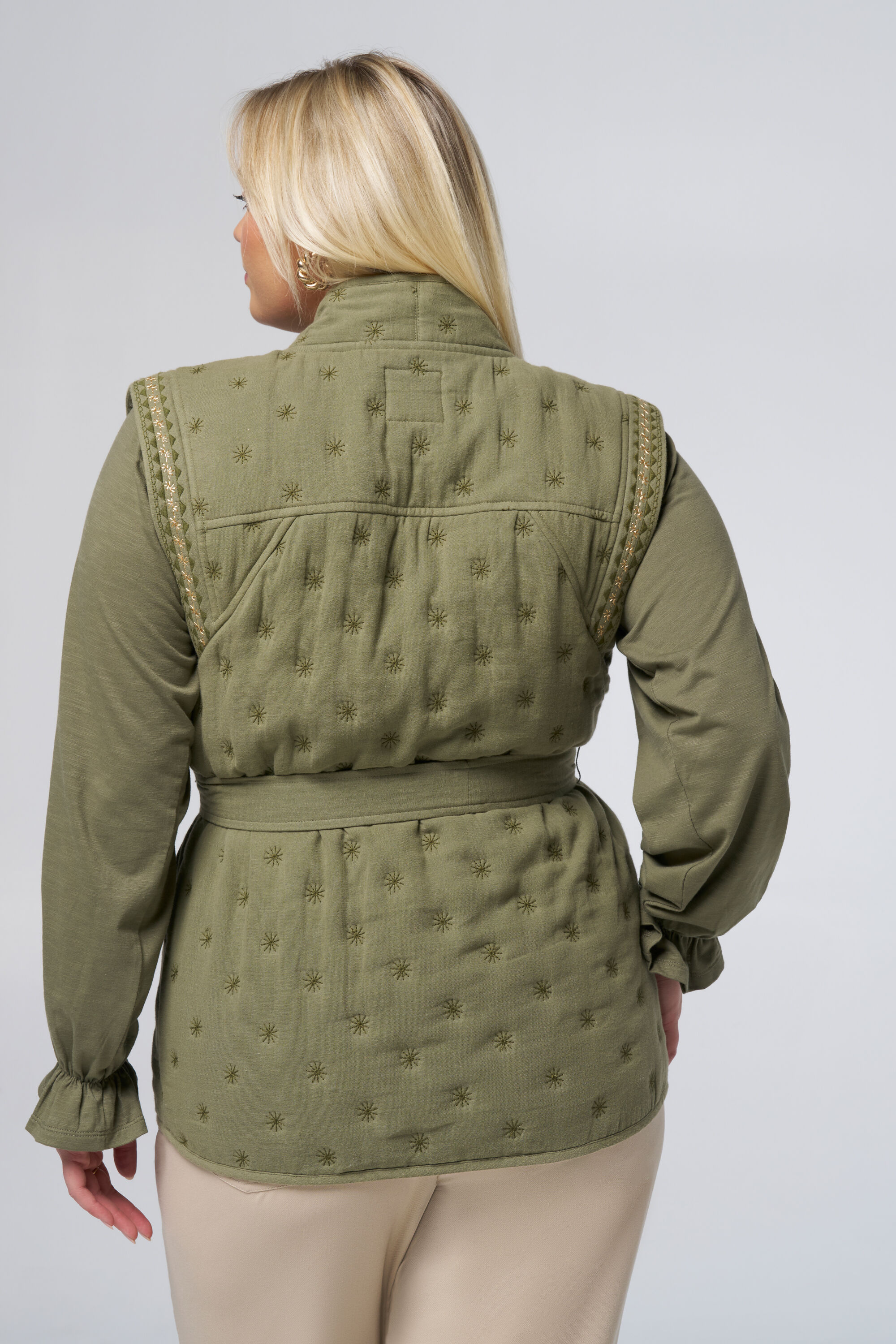 Weste mit goldenen Verzierungen image number 3