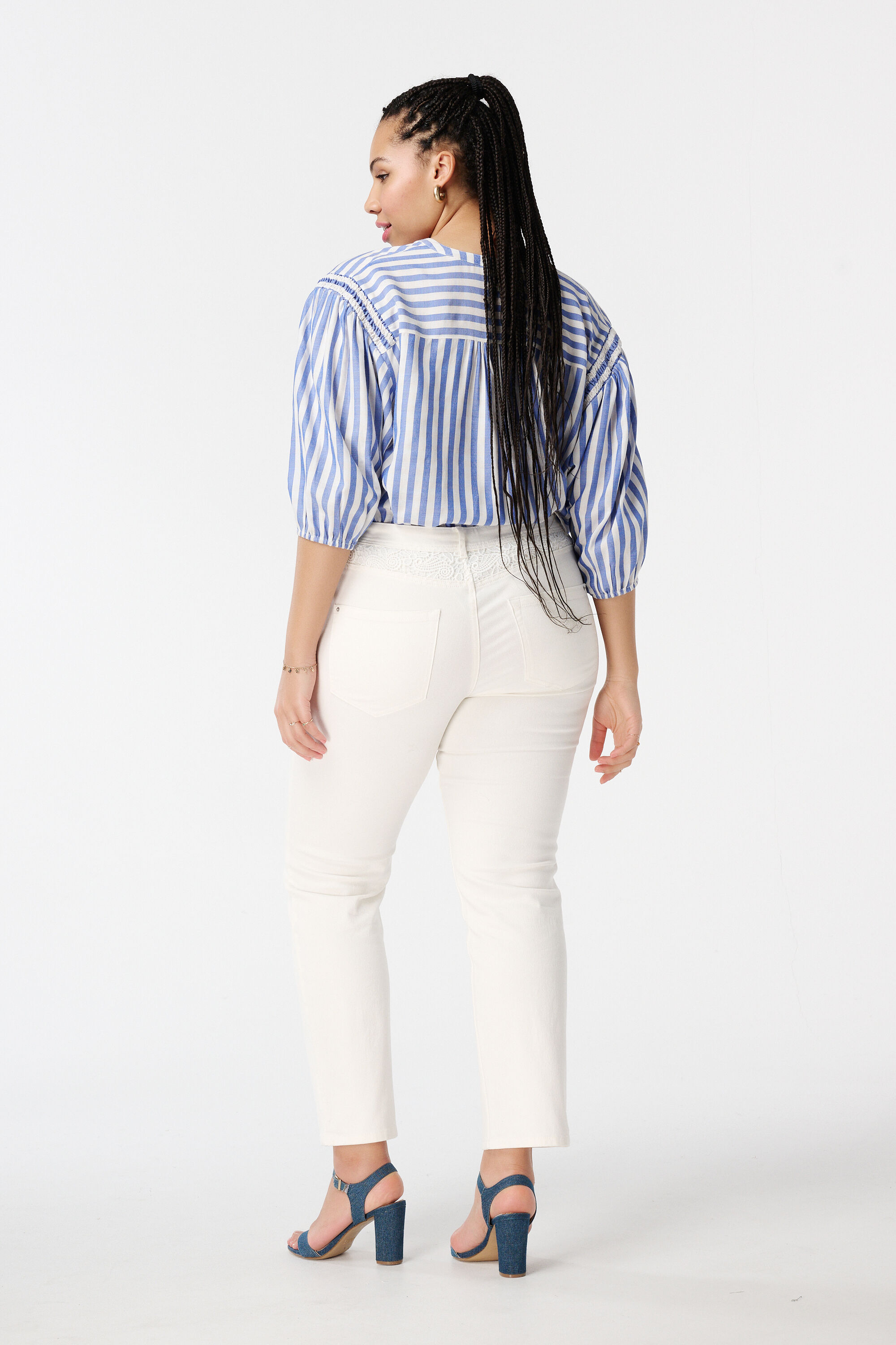 Straight-Leg-Jeans mit Stickerei image number 3