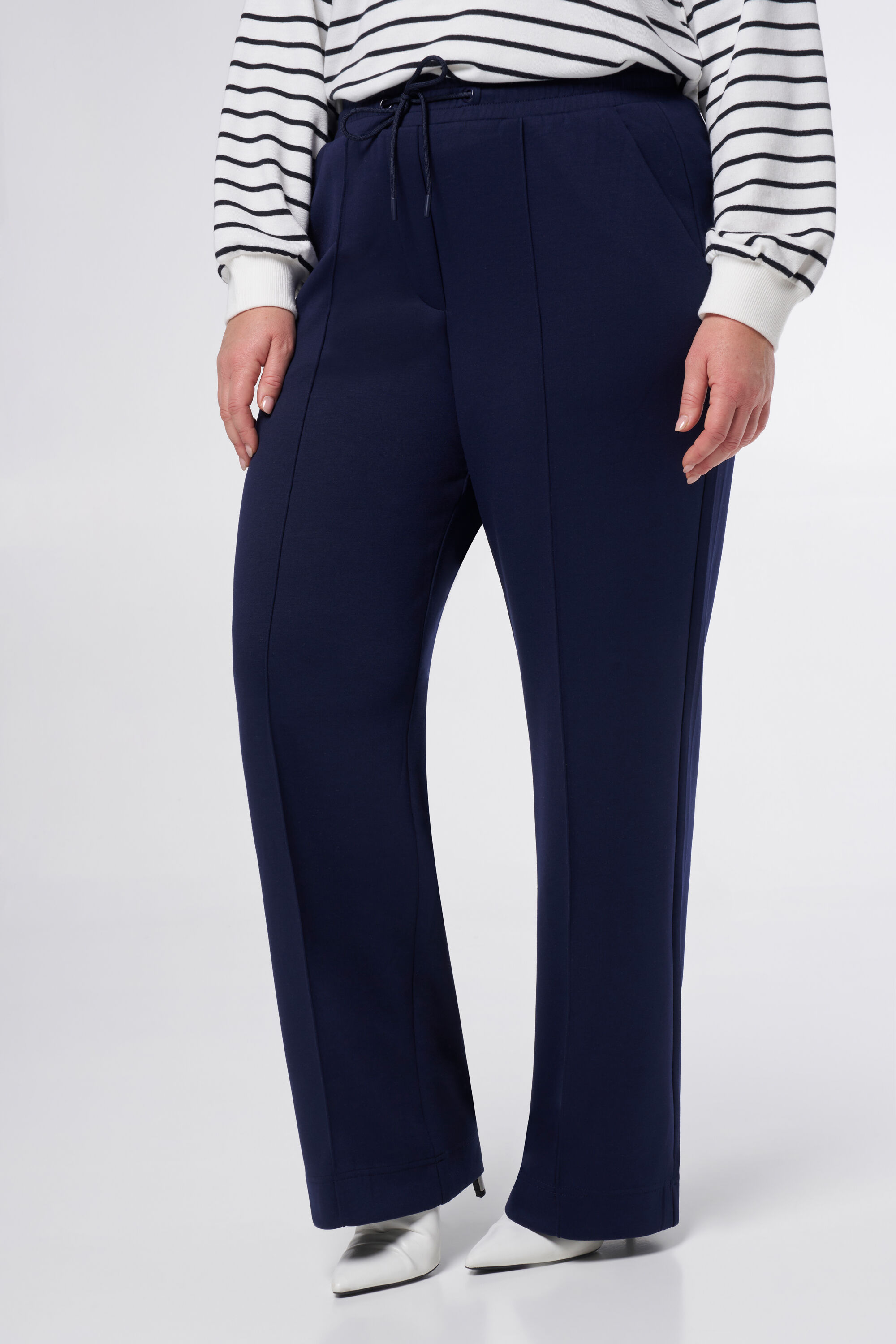 Jeans mit Ziernaht  image number 5