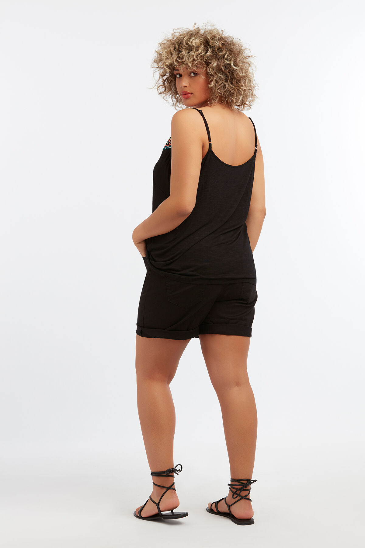 Top mit Stickerei image number 5