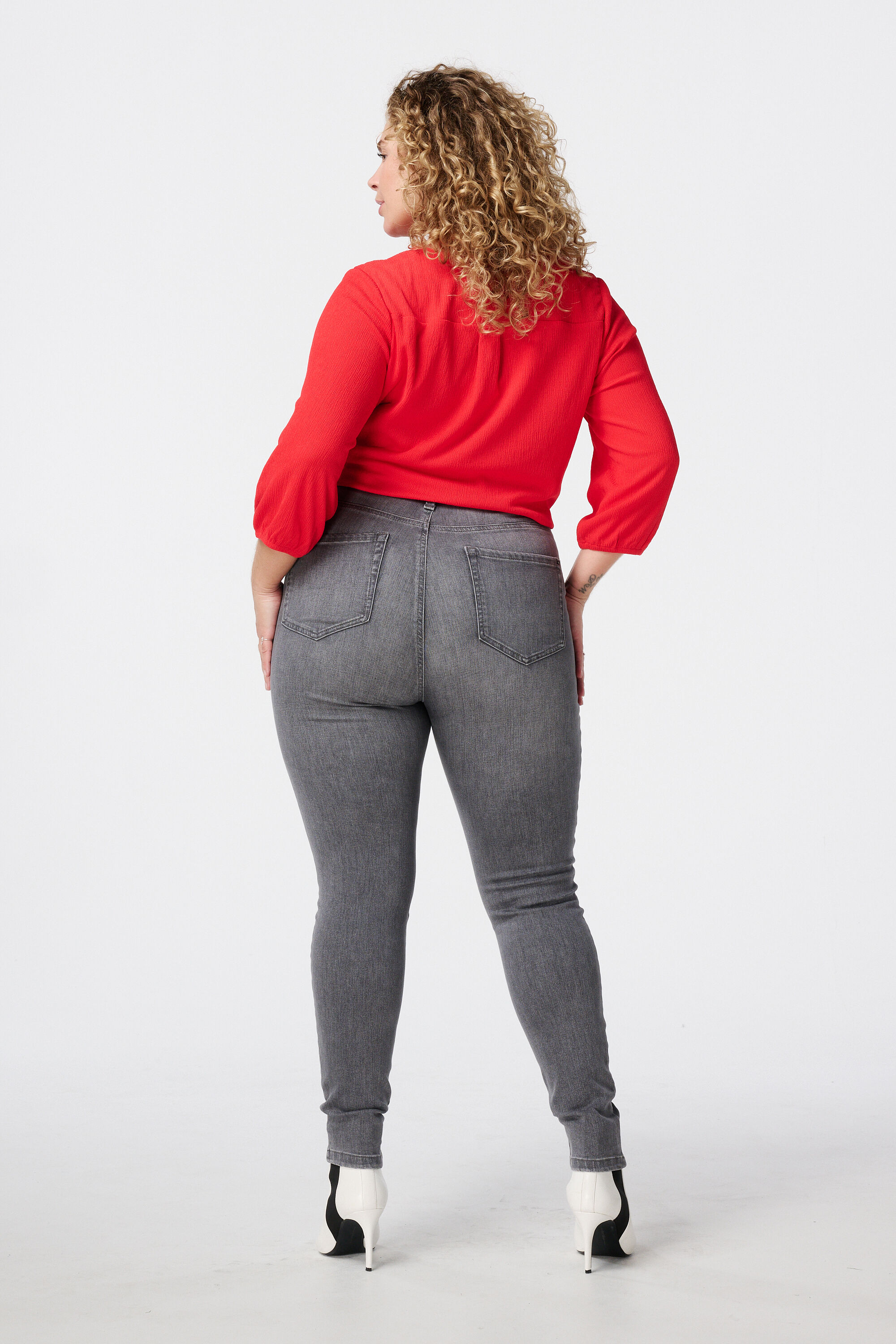 Skinny-Leg-Jeans mit hoher Taille CHERRY image number 3