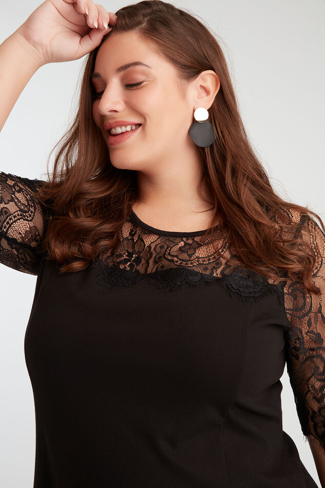 Kleid mit Spitze image number 4