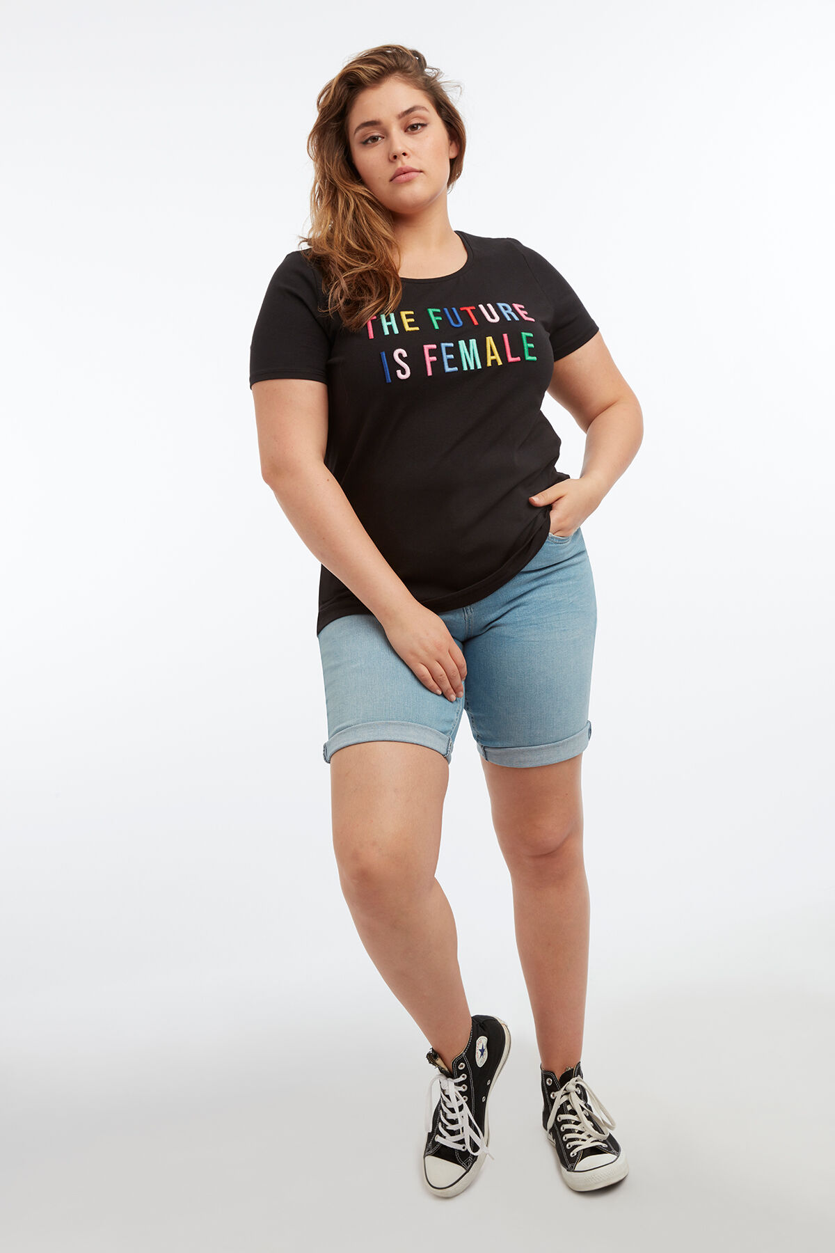 T-Shirt mit Stickerei image number 4