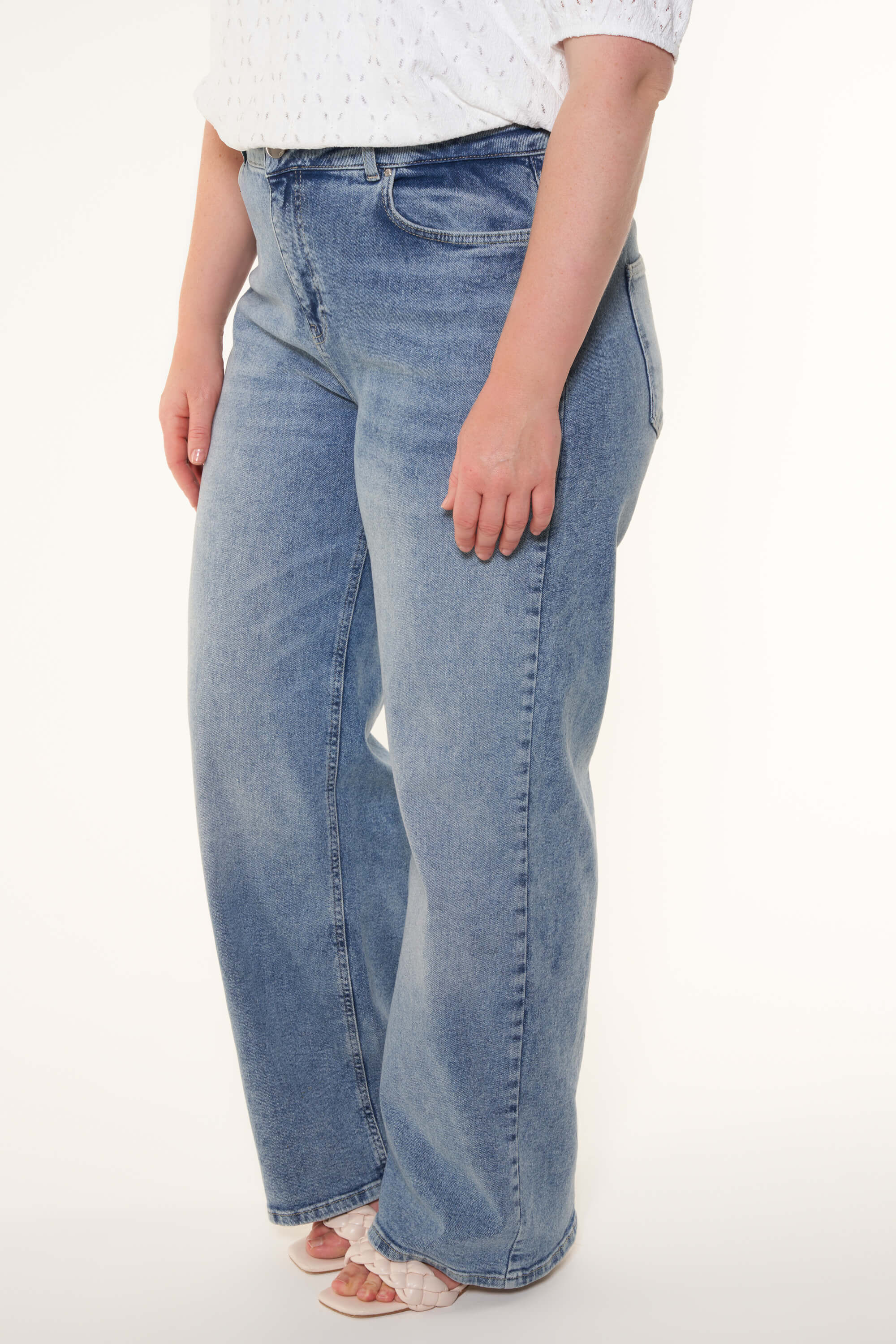 Jeans mit weitem Bein  image number 5