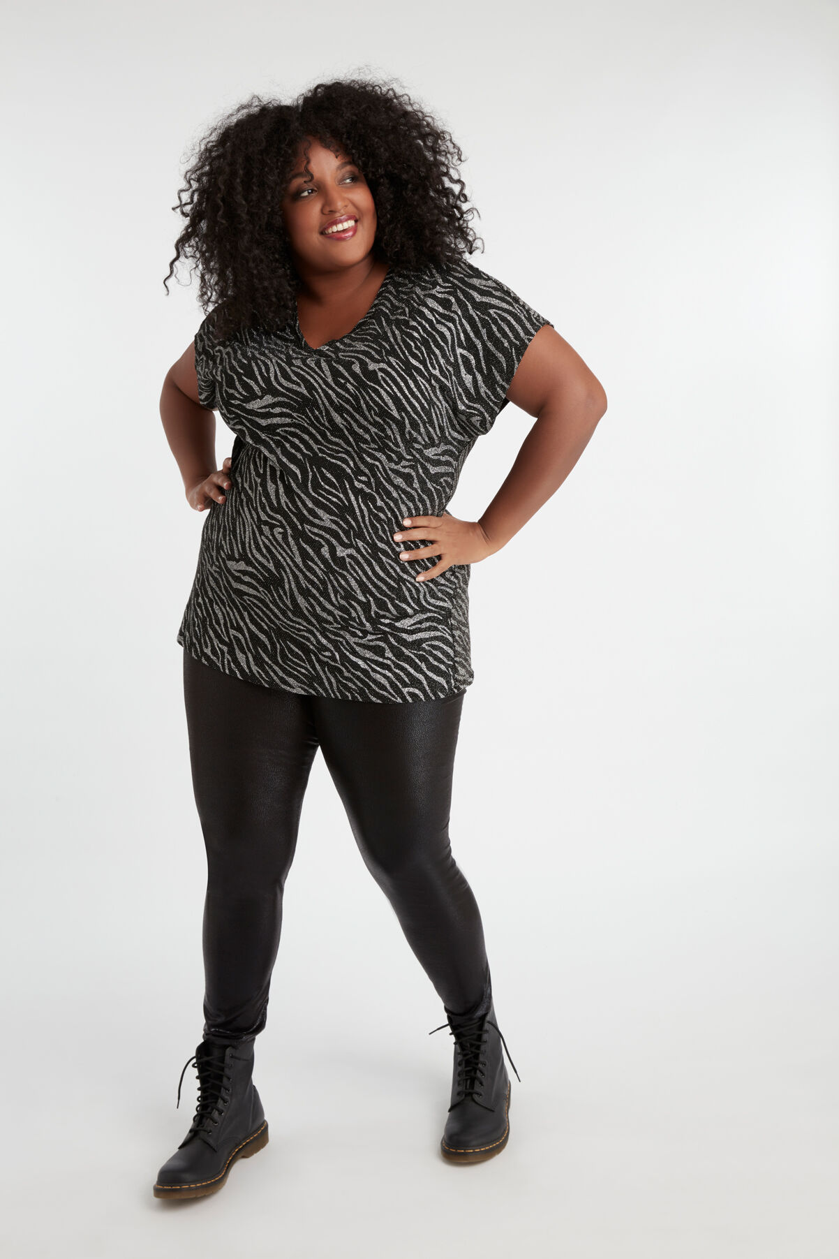 Langes T-Shirt mit Glitzer-Print image number 3