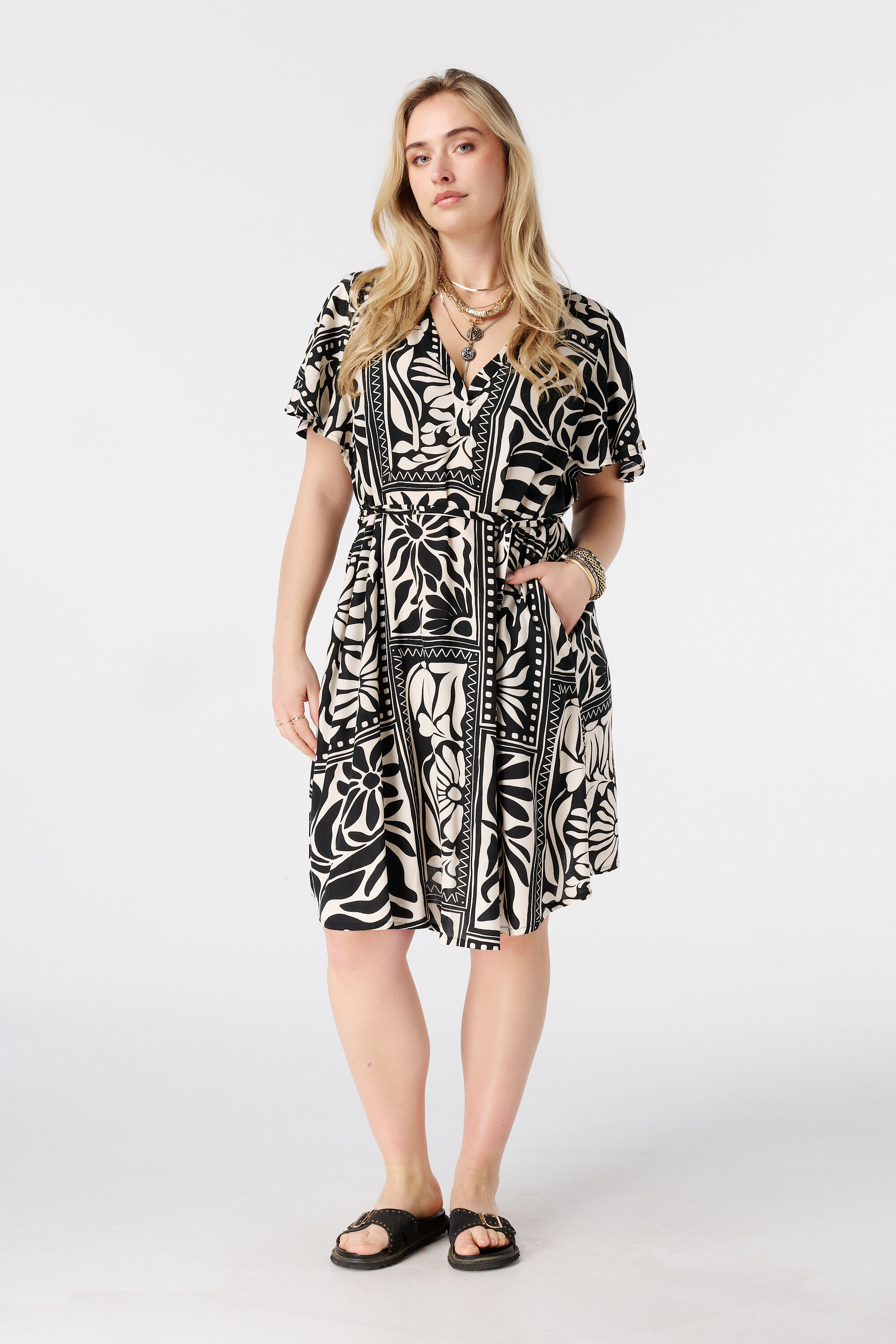 Kleid mit G&uuml;rtel image number 0