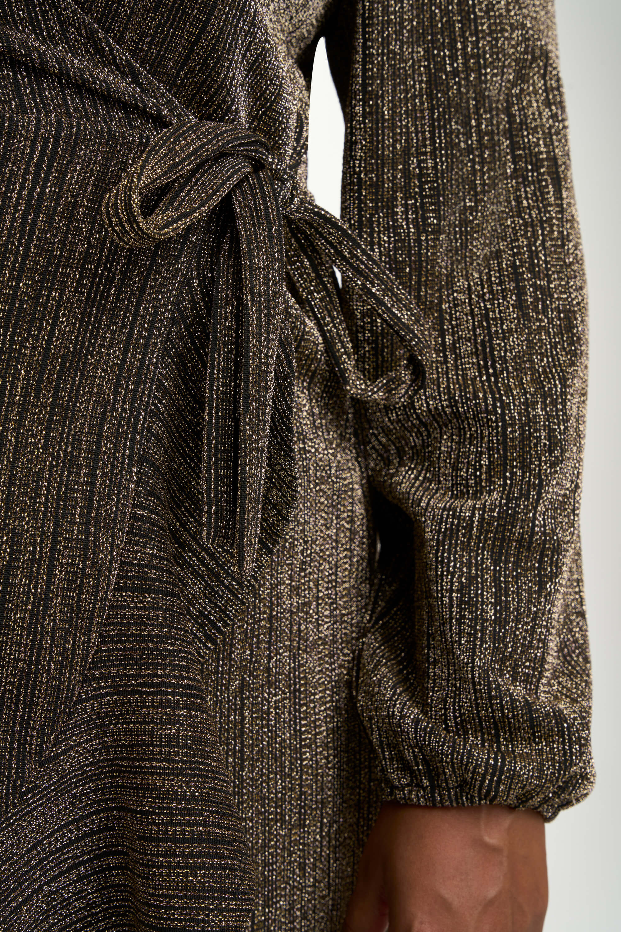 Wickelkleid mit Glitzerdetails  image number 5