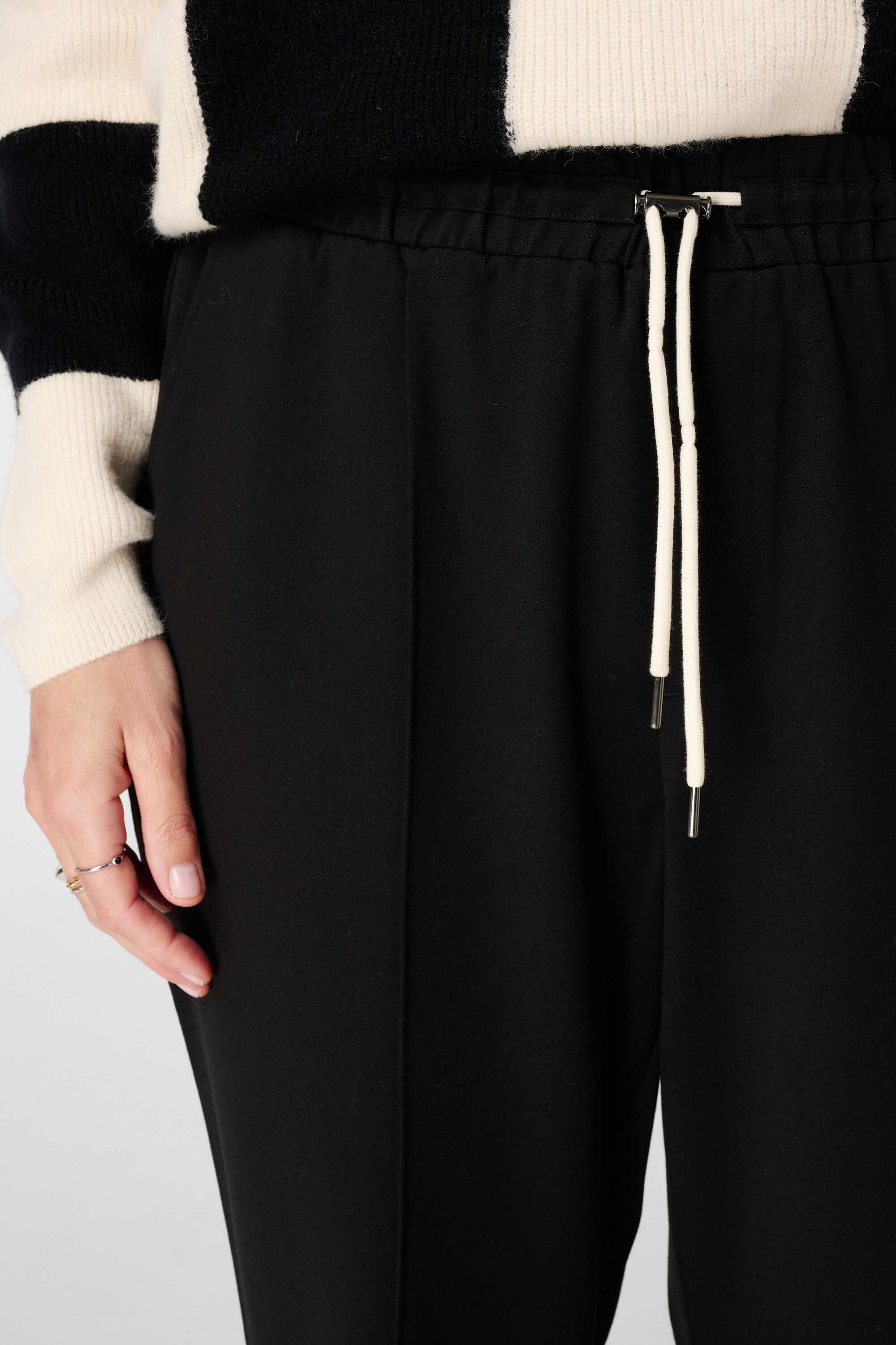 Gerade geschnittene Hose mit Tunnelzug image number 4