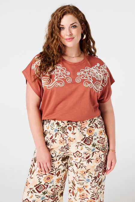 T-Shirt mit Stickerei T-Shirt mit Stickerei