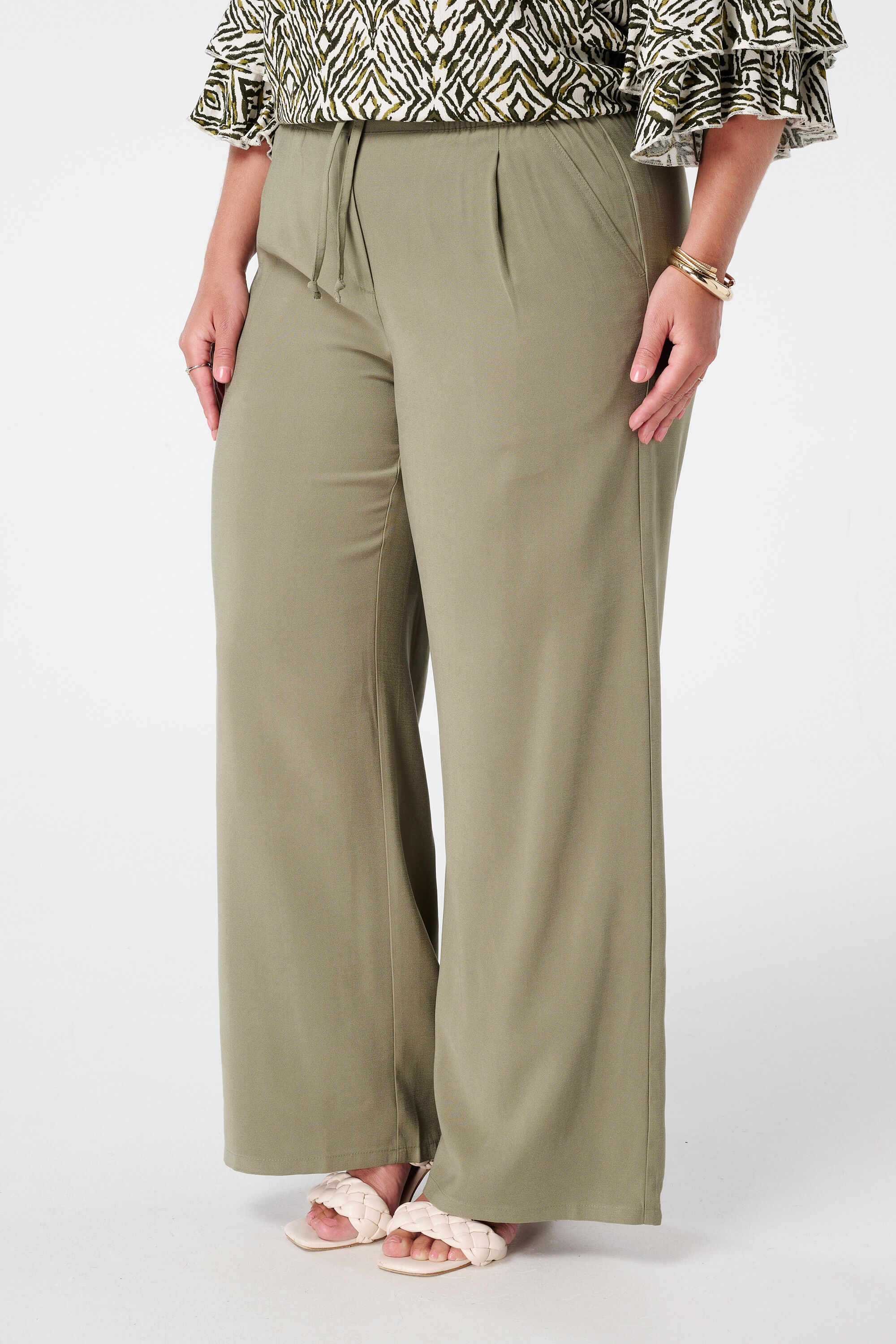 Weite Hose mit elastischem Bund image number 5