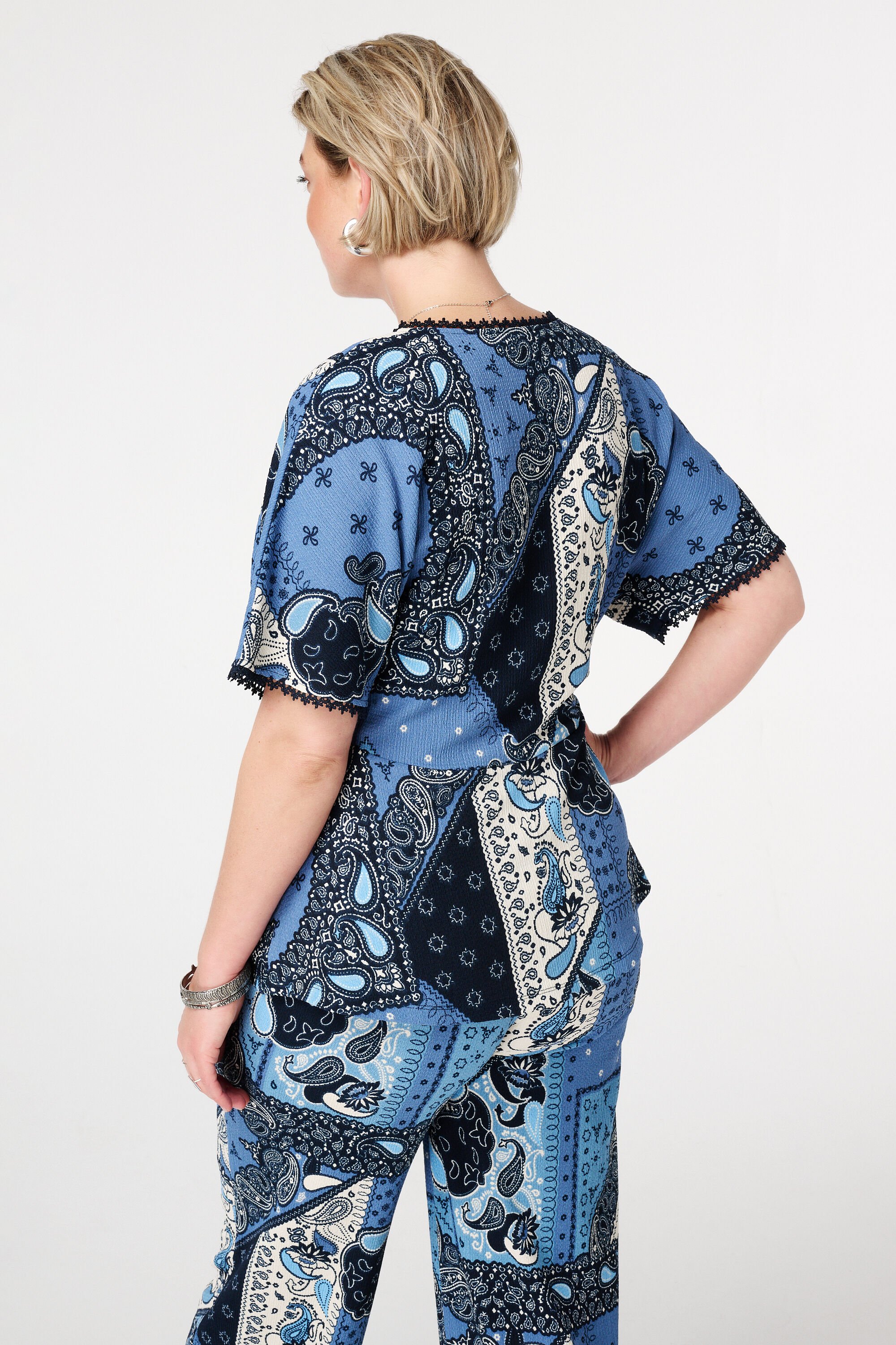 Top mit Print und raffinierten Verzierungen  image number 3