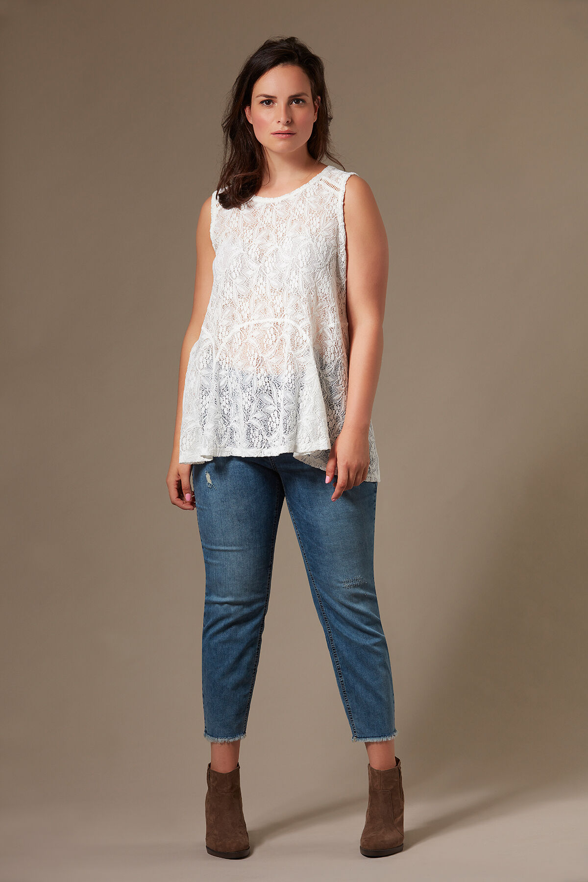 Jeans mit ausgefranstem Saum image number 4