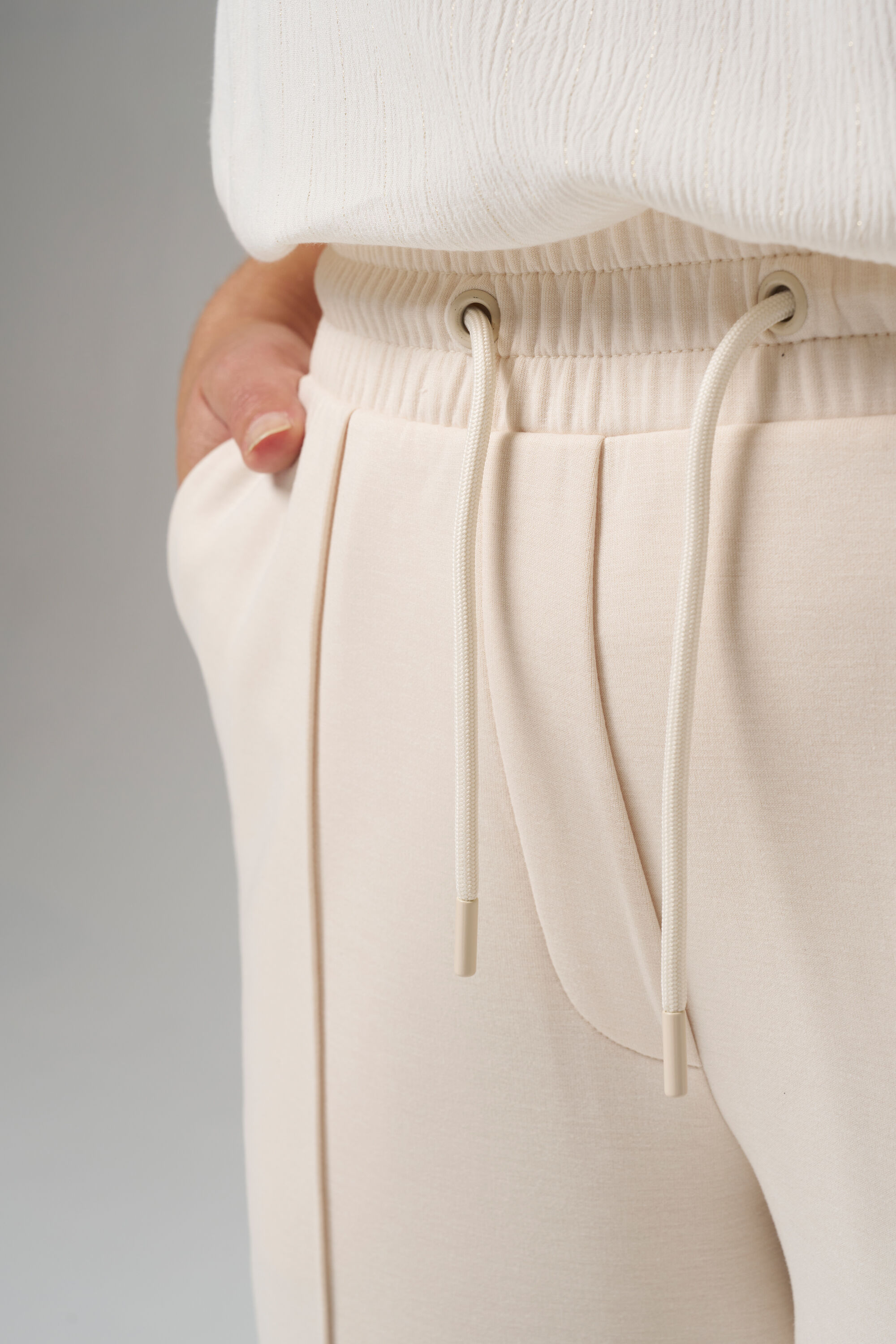 Jeans mit Ziernaht  image number 4