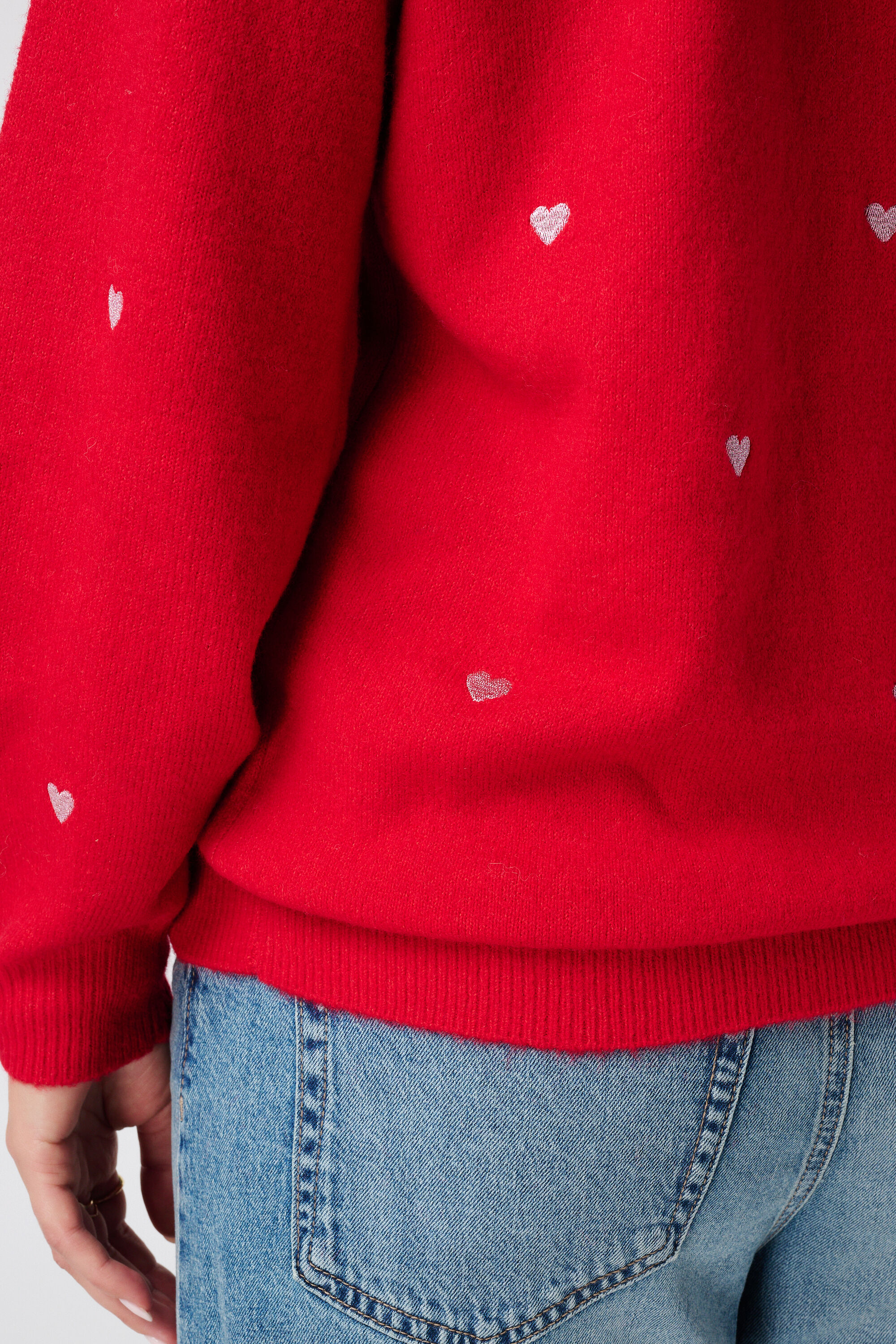 Fein gestrickter Pullover mit gestickten Herzen image number 6