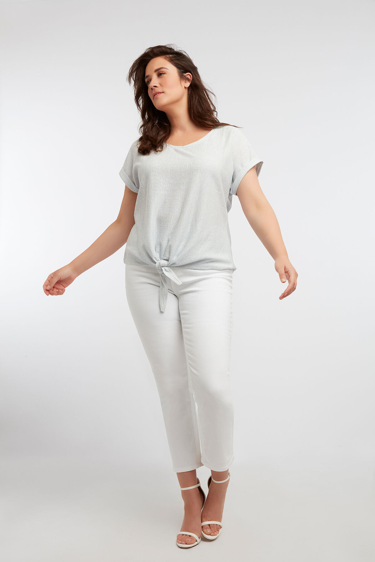 Kurzes T-Shirt mit Knoten-Detail image number 4