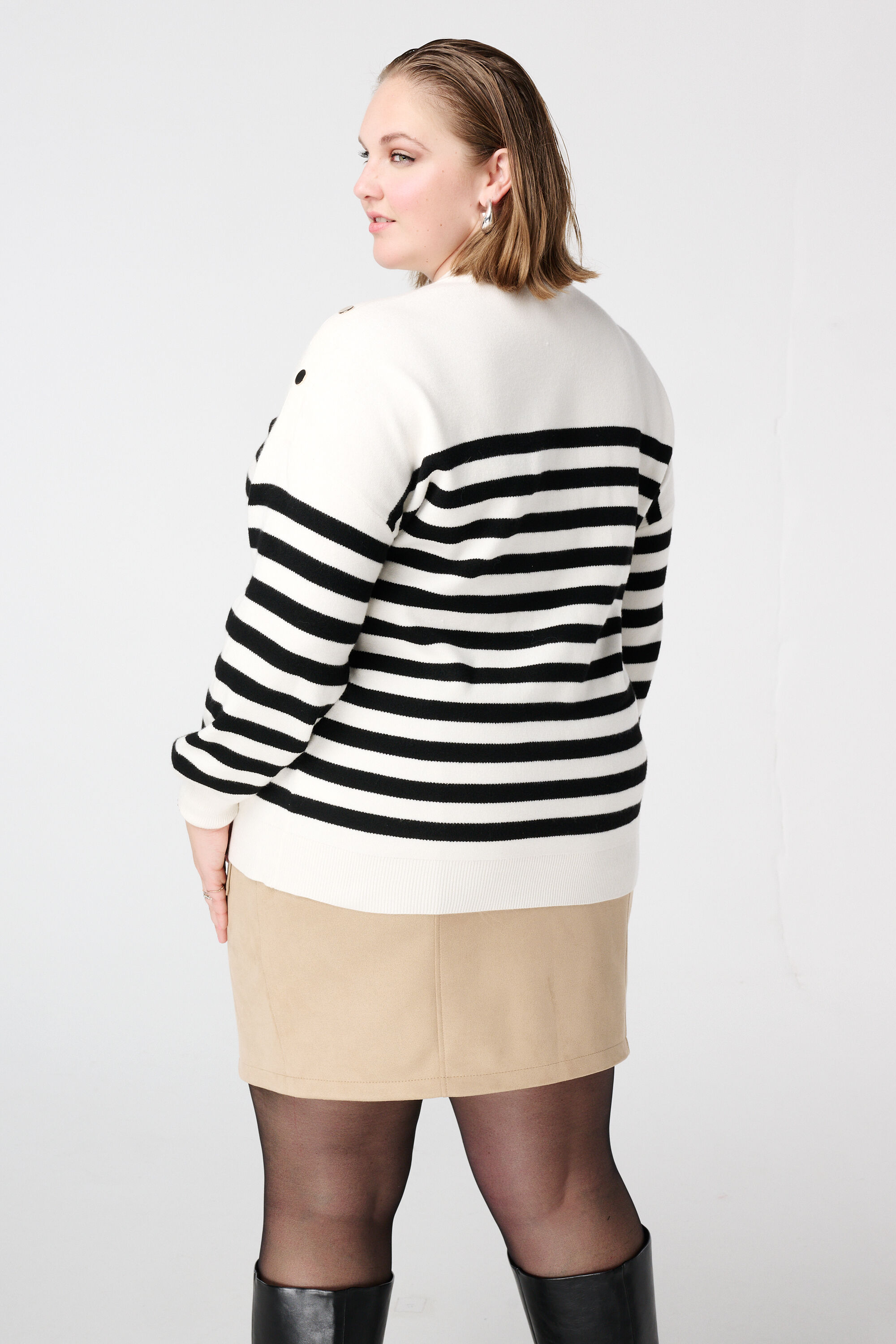 Gestreifter Pullover mit Knopfdetails image number 3