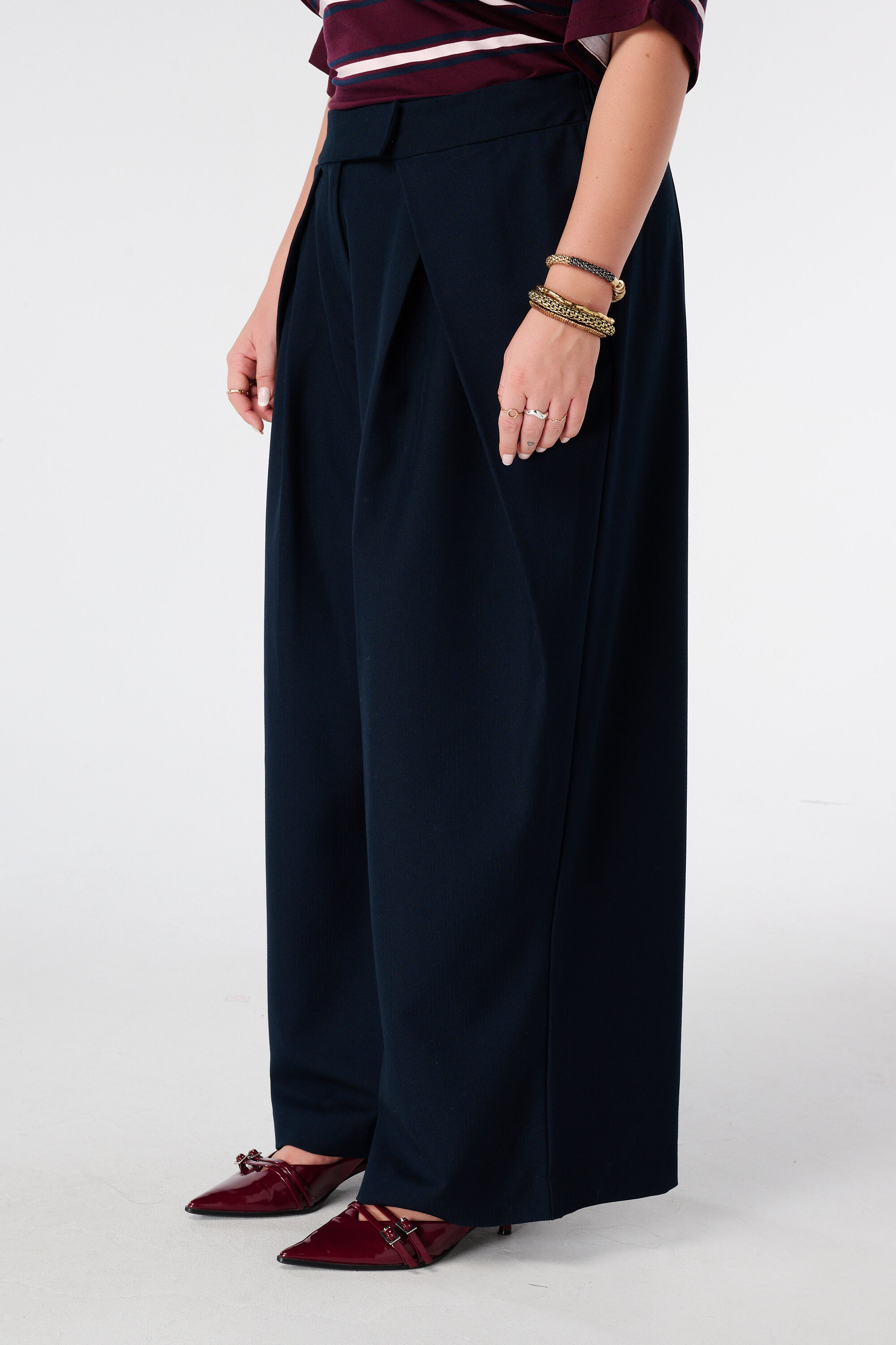 Wide Leg Stoffhose mit Falten image number 5