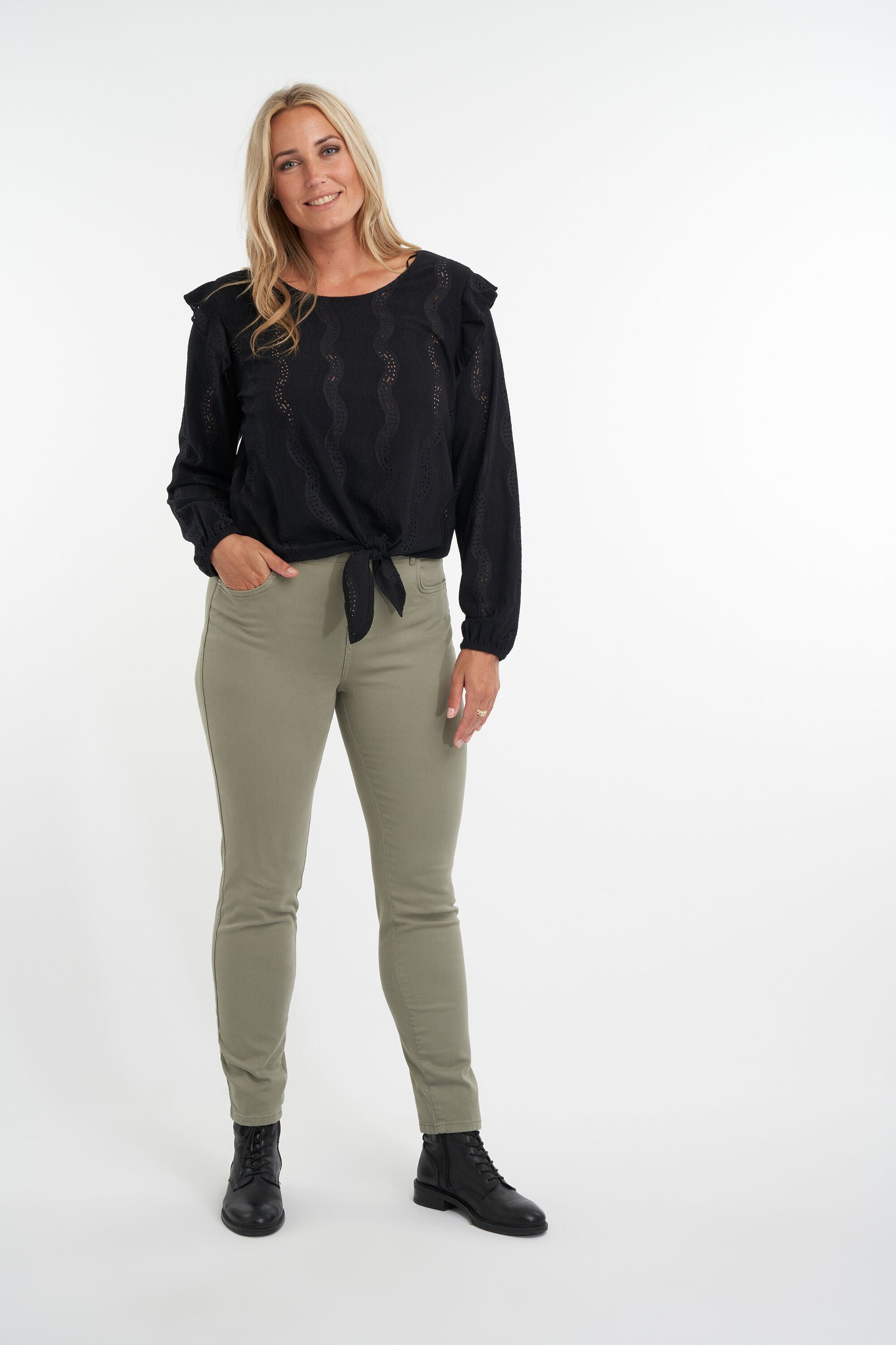 Slim-Fit-Jeans  image number 4