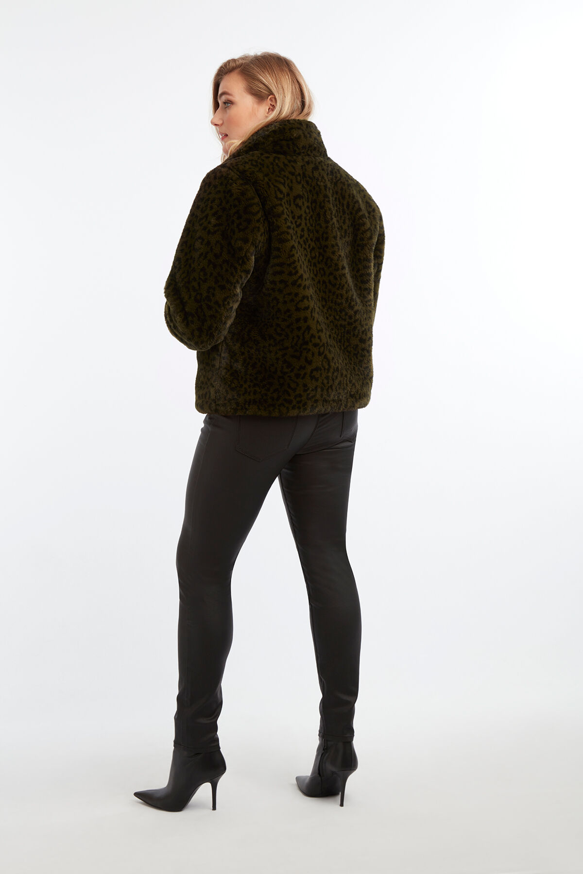 Mantel aus Kunstpelz image number 6