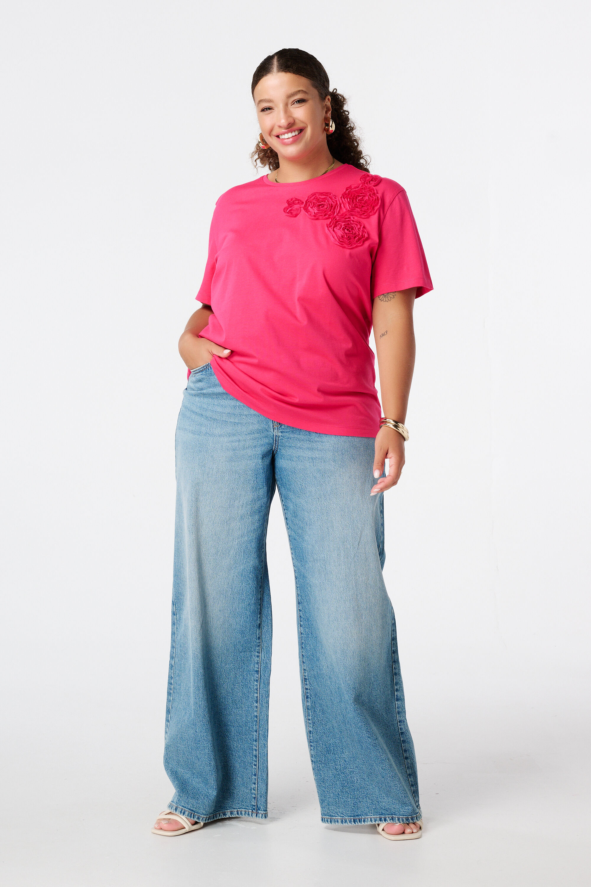 T-Shirt mit gesticktem Aufdruck image number 5