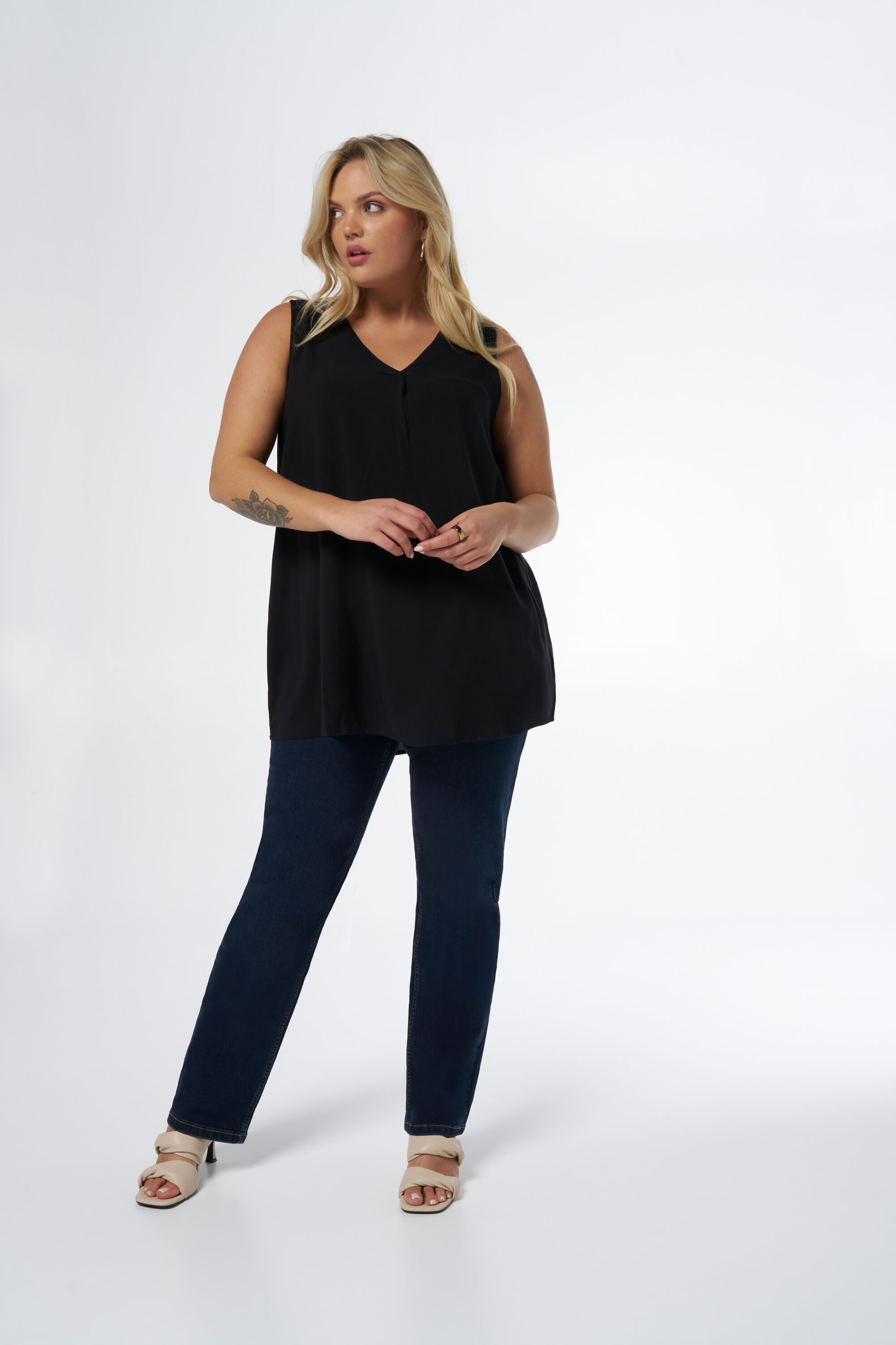 &Auml;rmellose Bluse mit V-Ausschnitt image number 0