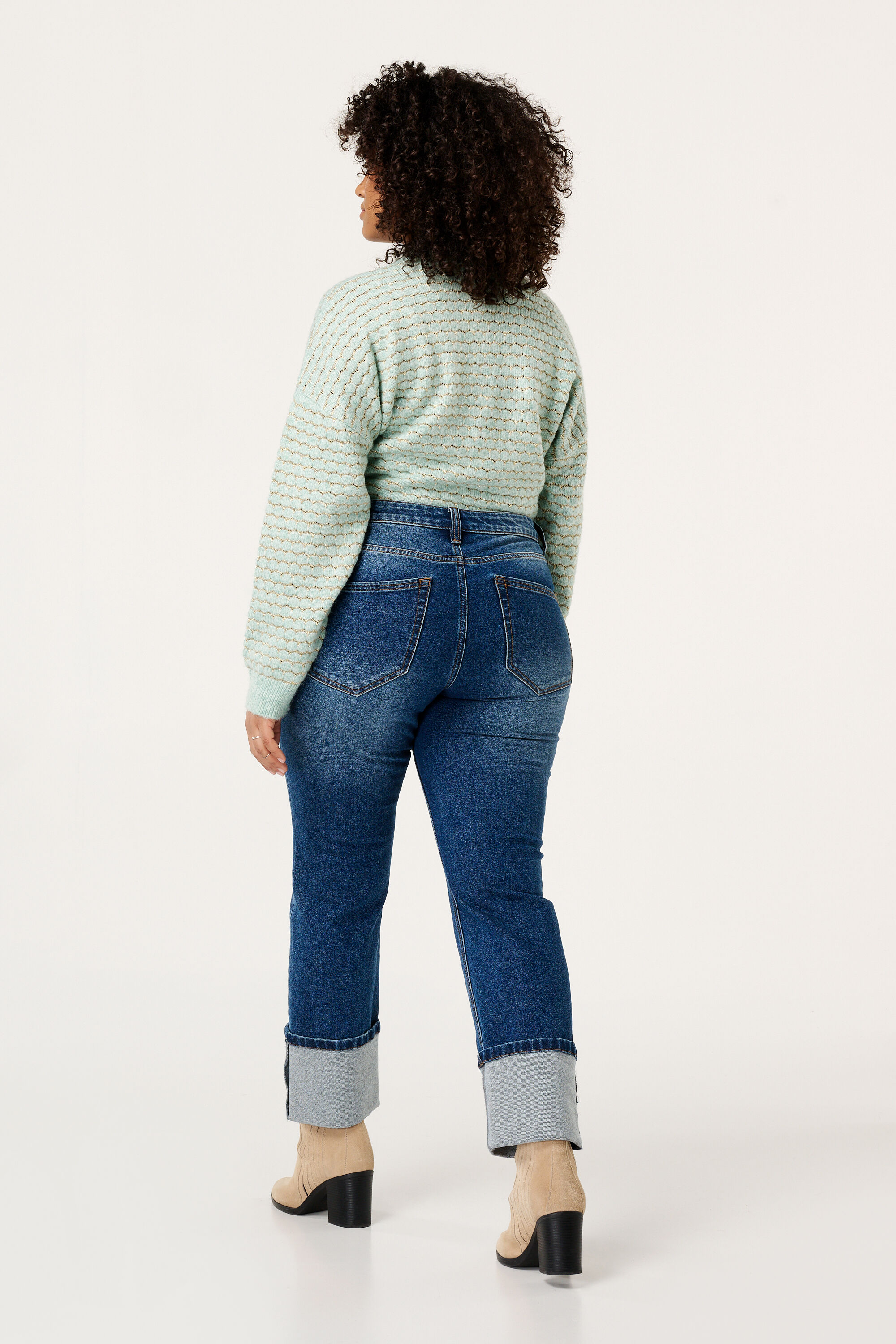 Jeans mit geradem Bein und umgeschlagenen Beinen image number 3