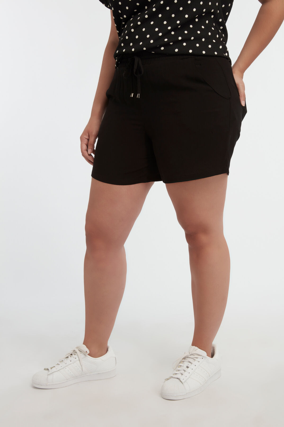 Shorts mit Stoff-G&uuml;rtel image number 3