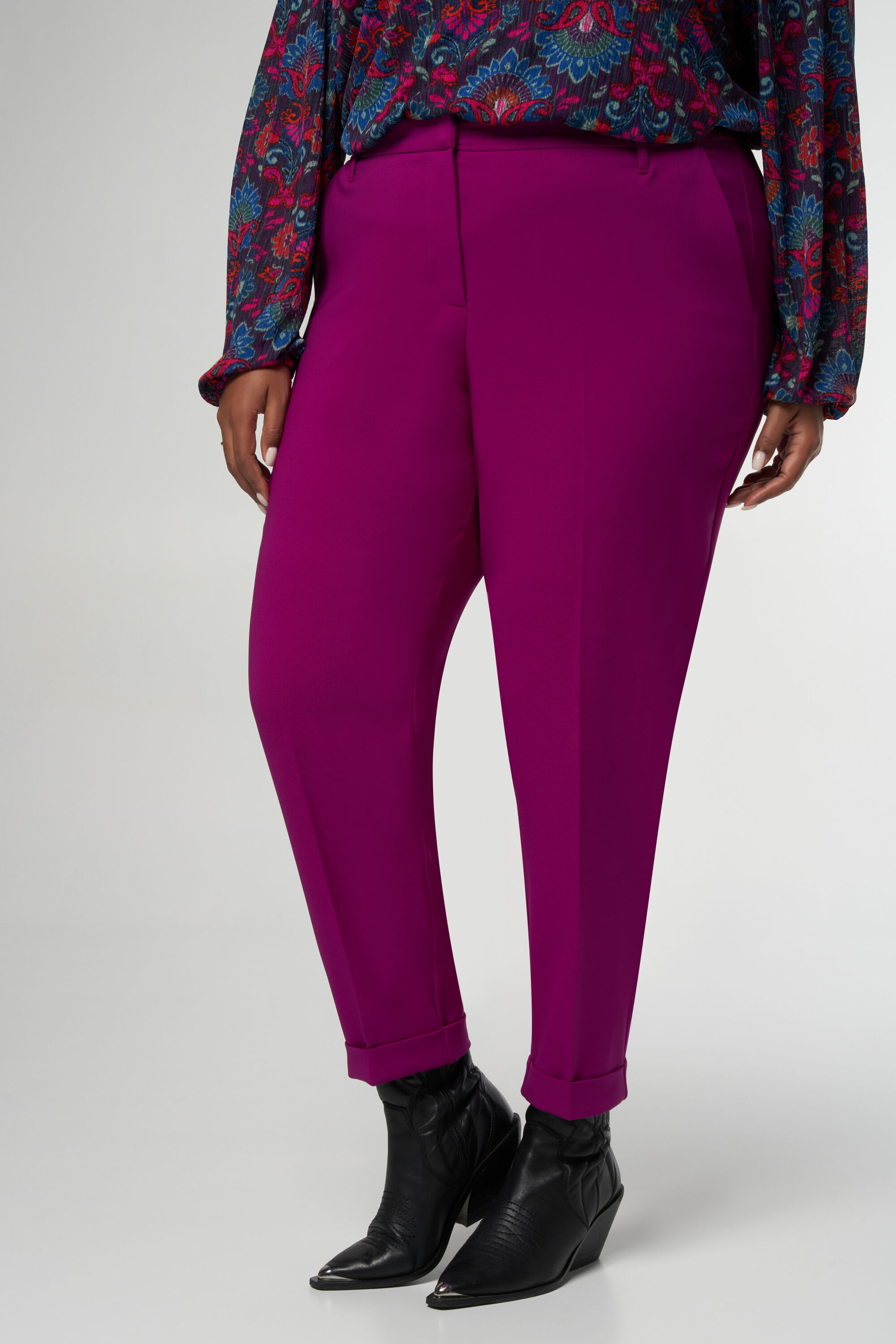 Eng anliegende Hose image number 5