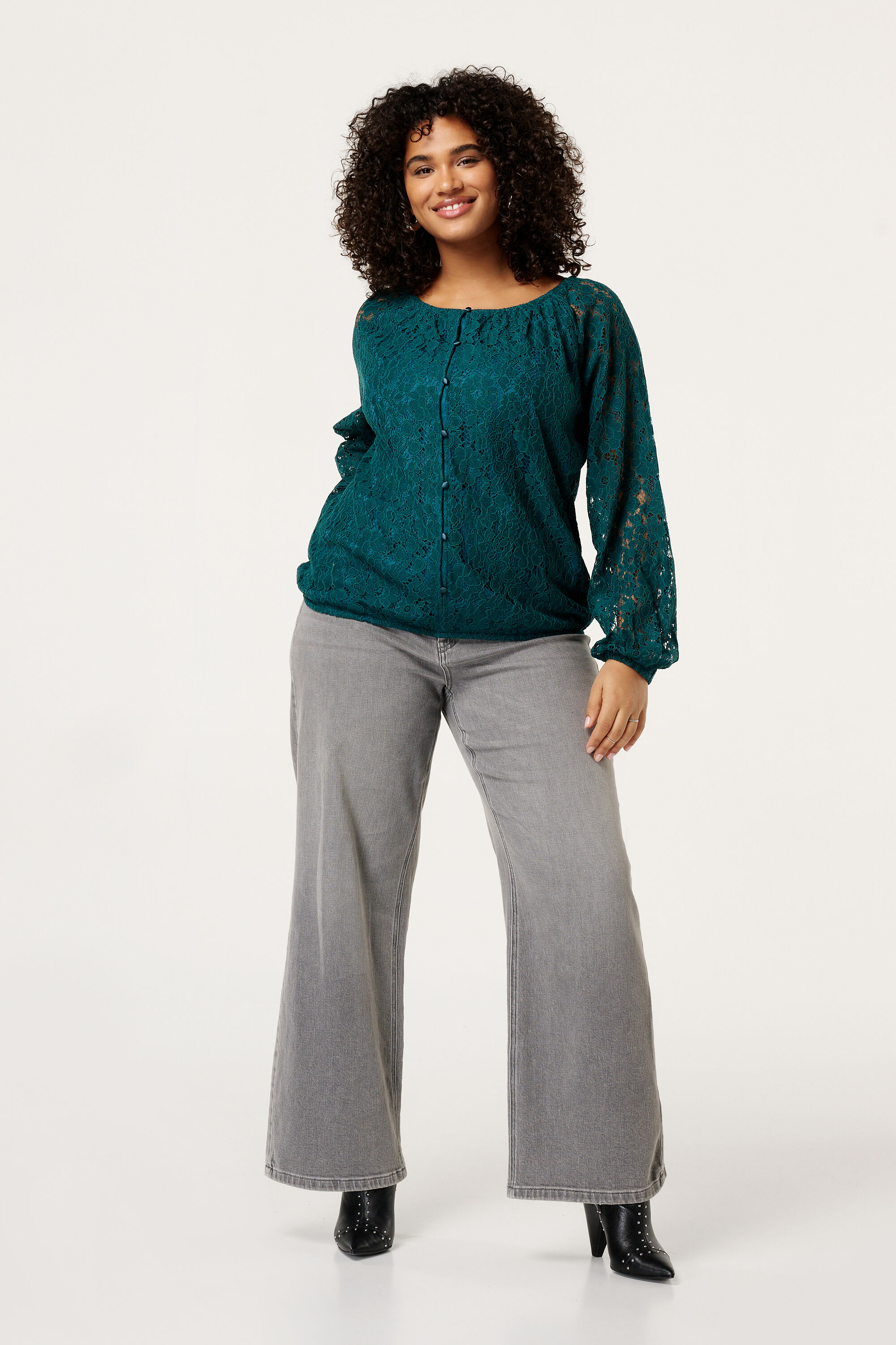 Spitzentop mit Kn&ouml;pfen  image number 5