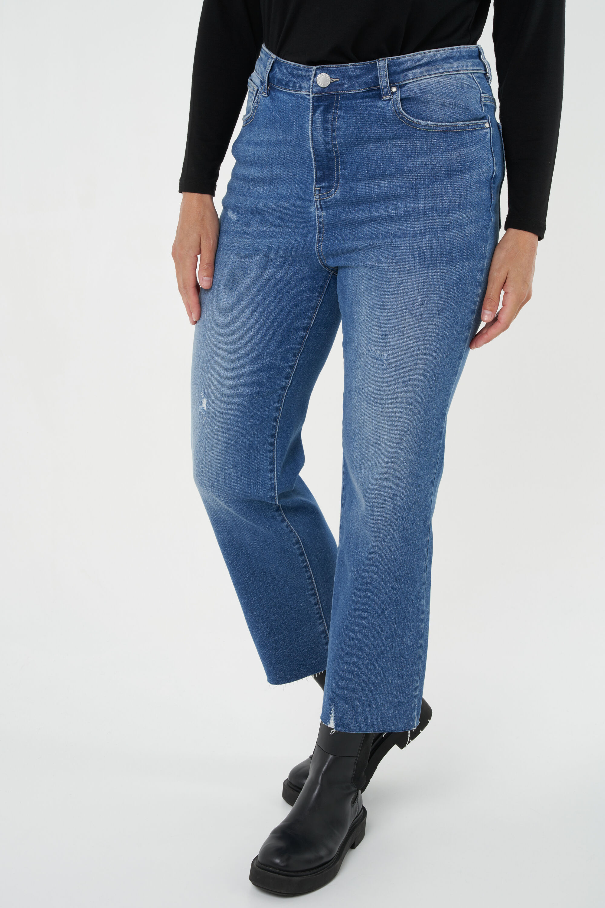 Jeans mit Destroyed-Detail image number 6