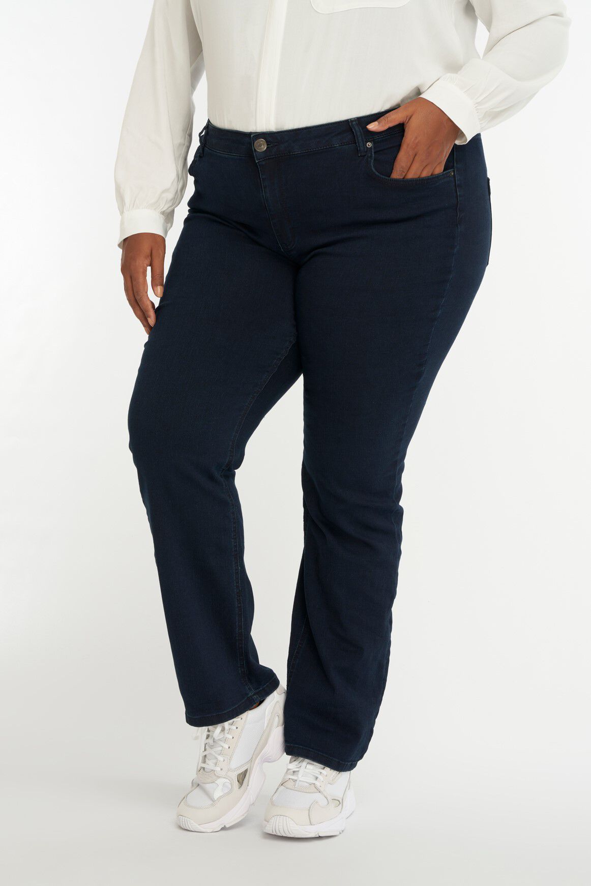 LILY Jeans mit geradem Bein image number 4