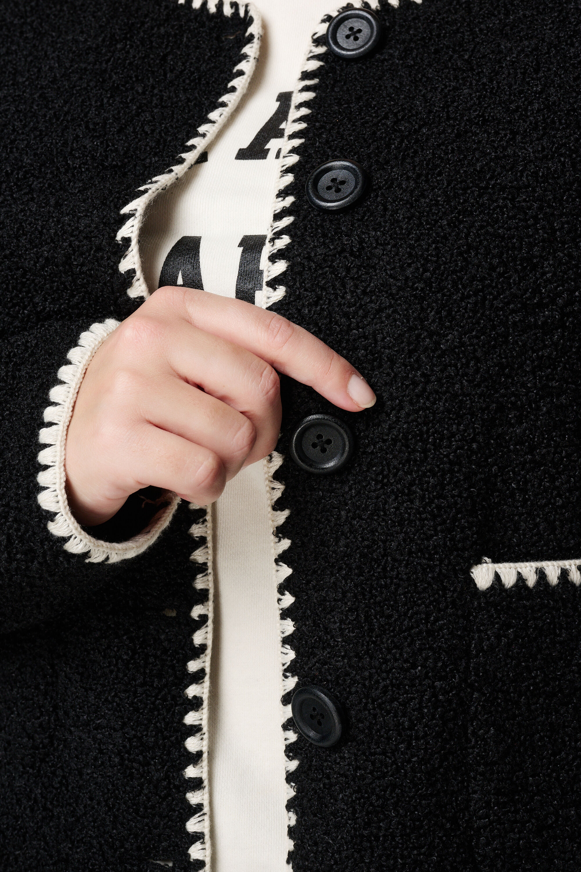 Teddyjacke mit kontrastierenden Verzierungen  image number 4