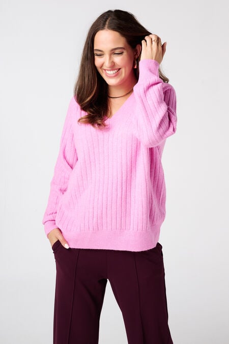 Fein gestrickter Pullover mit Muster Fein gestrickter Pullover mit Muster