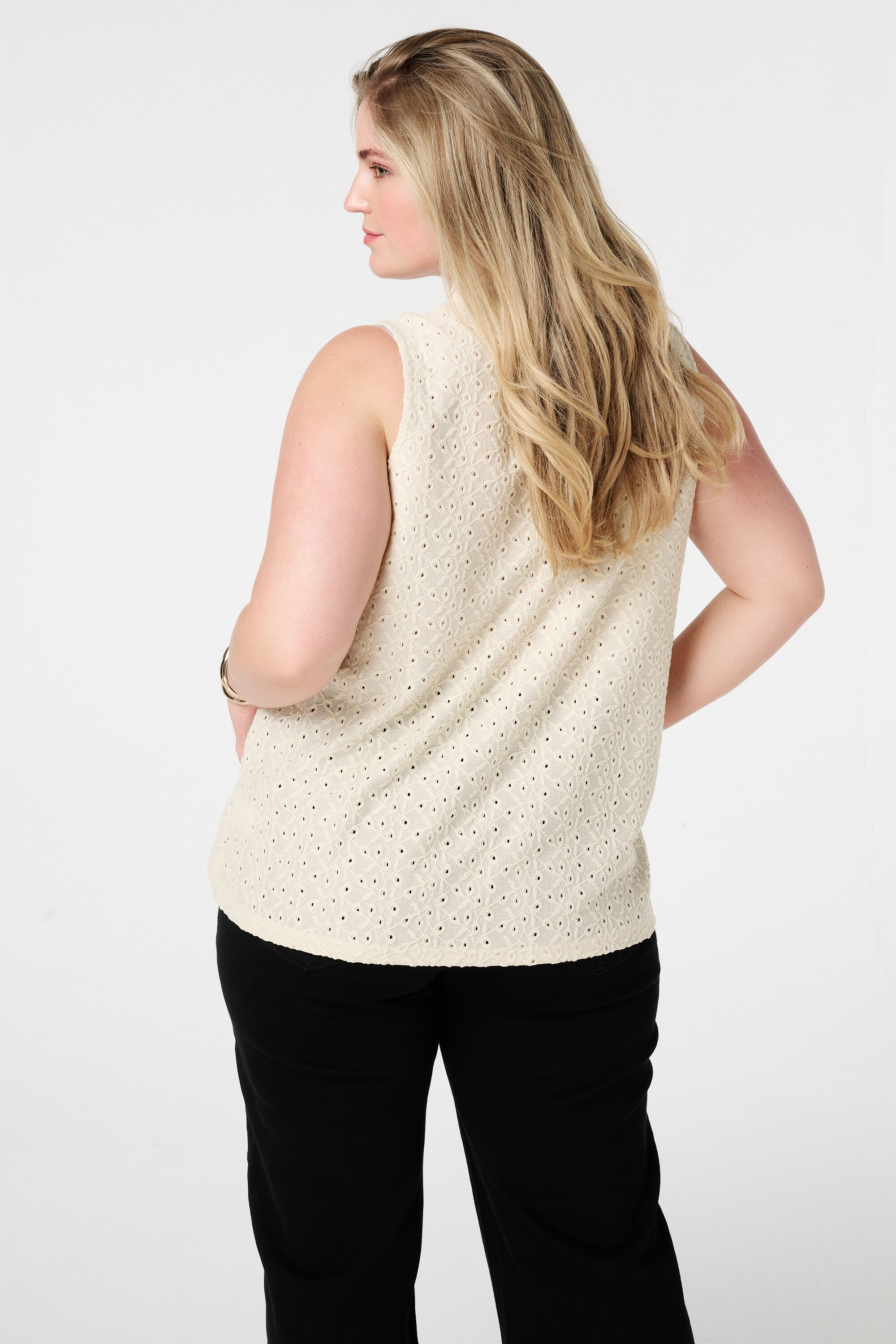 &Auml;rmelloses Top mit Stickerei image number 3