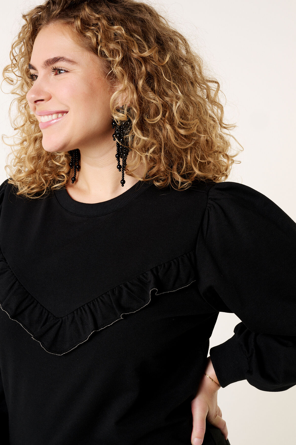 Pull avec volants image number 4