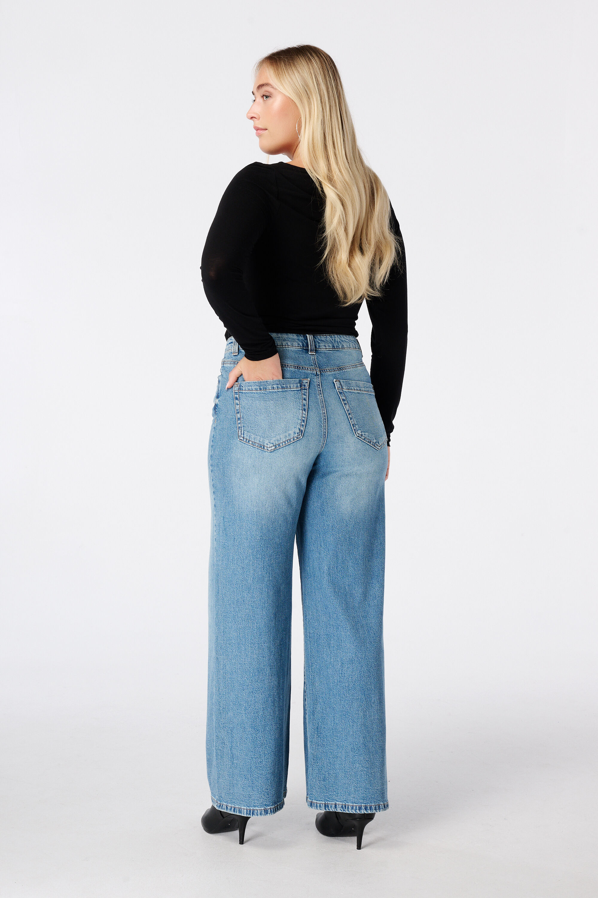 Weite Jeans mit hoher Taille image number 3