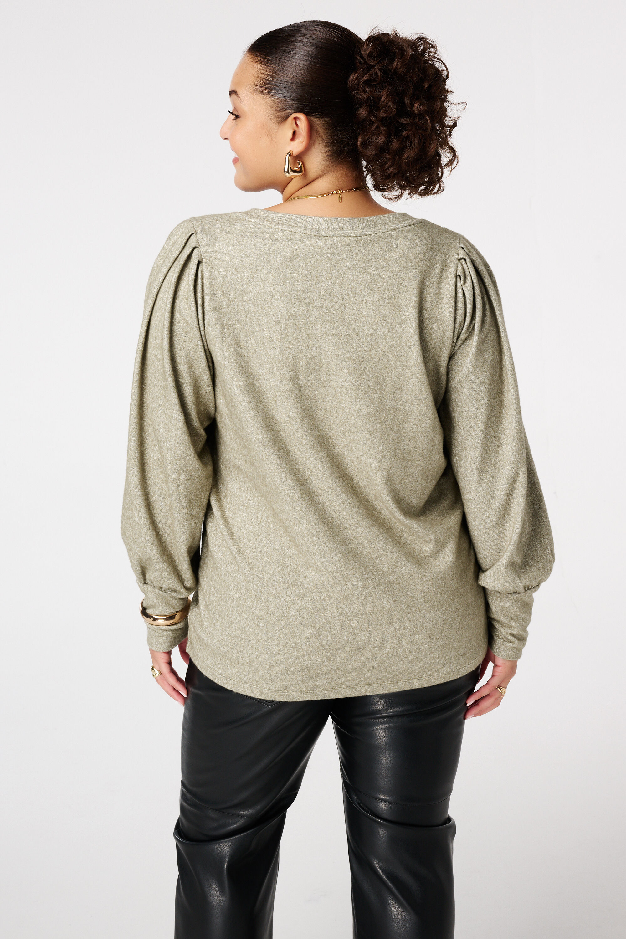 Fein gestrickter Pullover mit Puff&auml;rmeln image number 3