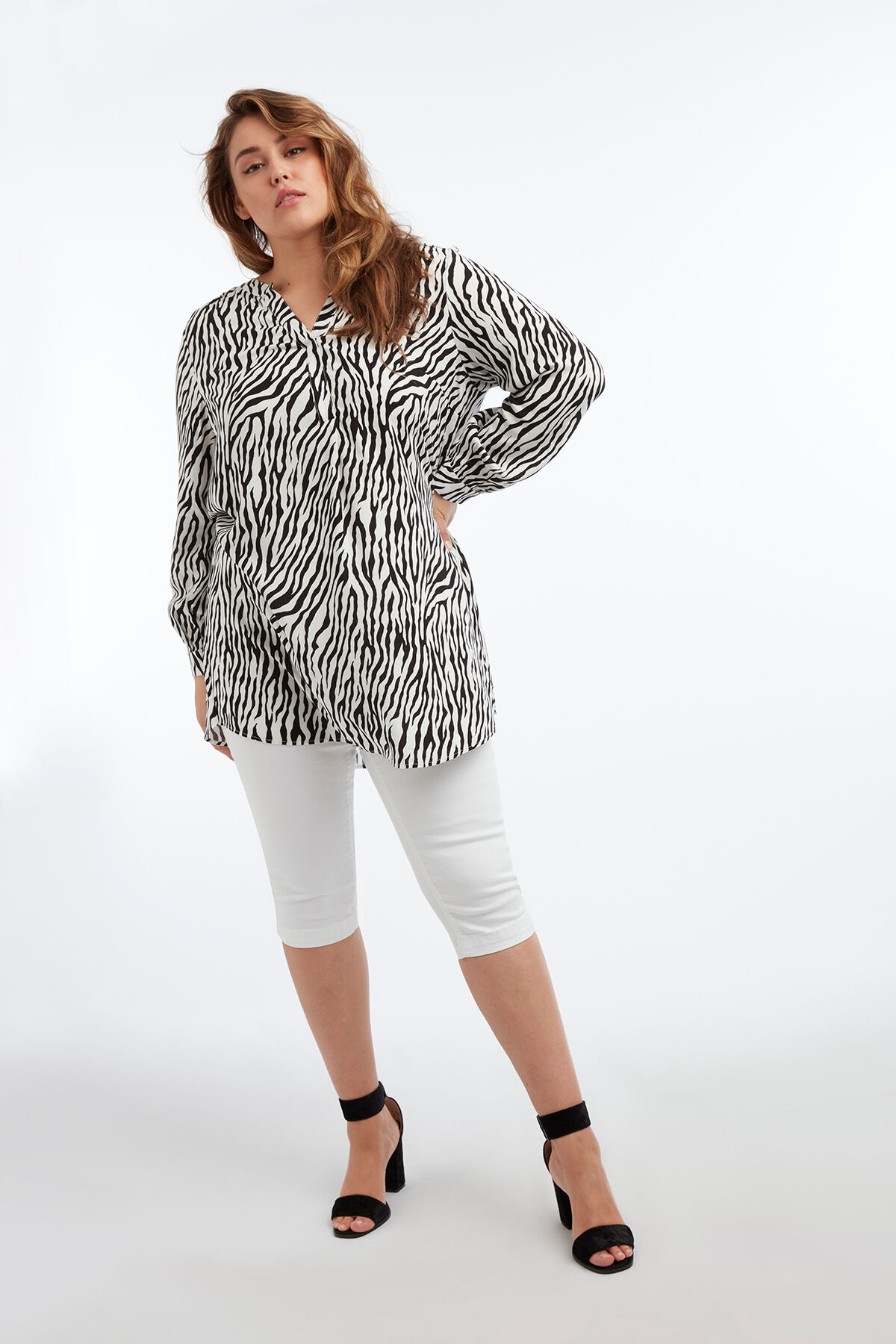 Tunika-Bluse mit Zebra-Print image number 4