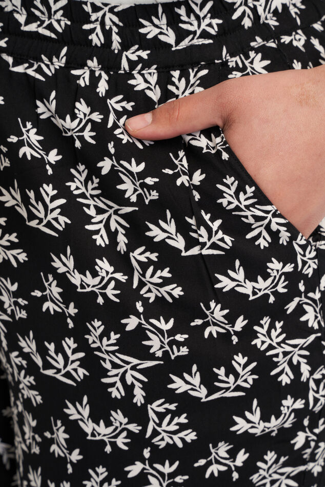 Hose in lockerer Passform image number 6