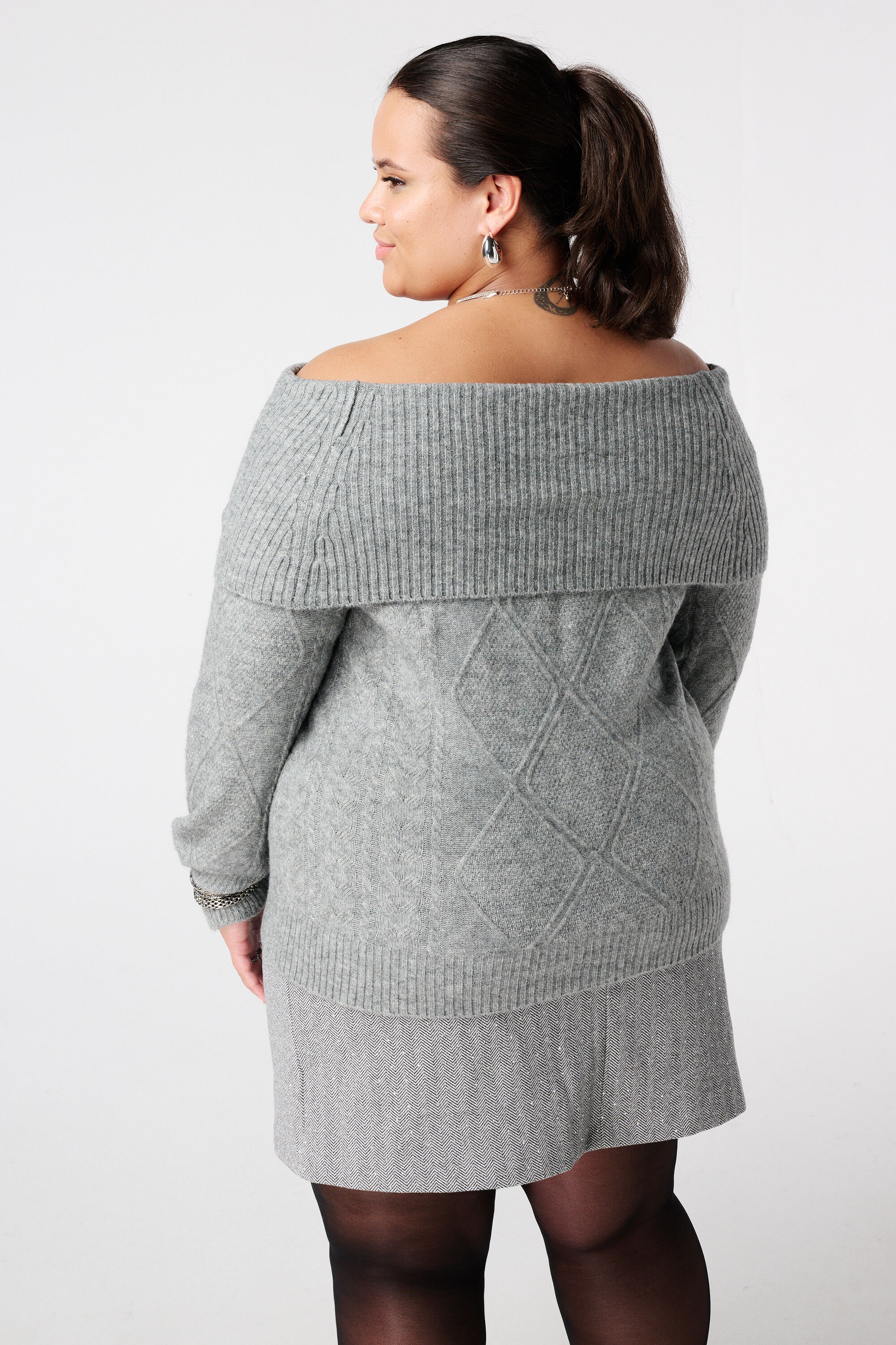 Off-Shoulder-Pullover mit Zopfmuster image number 3