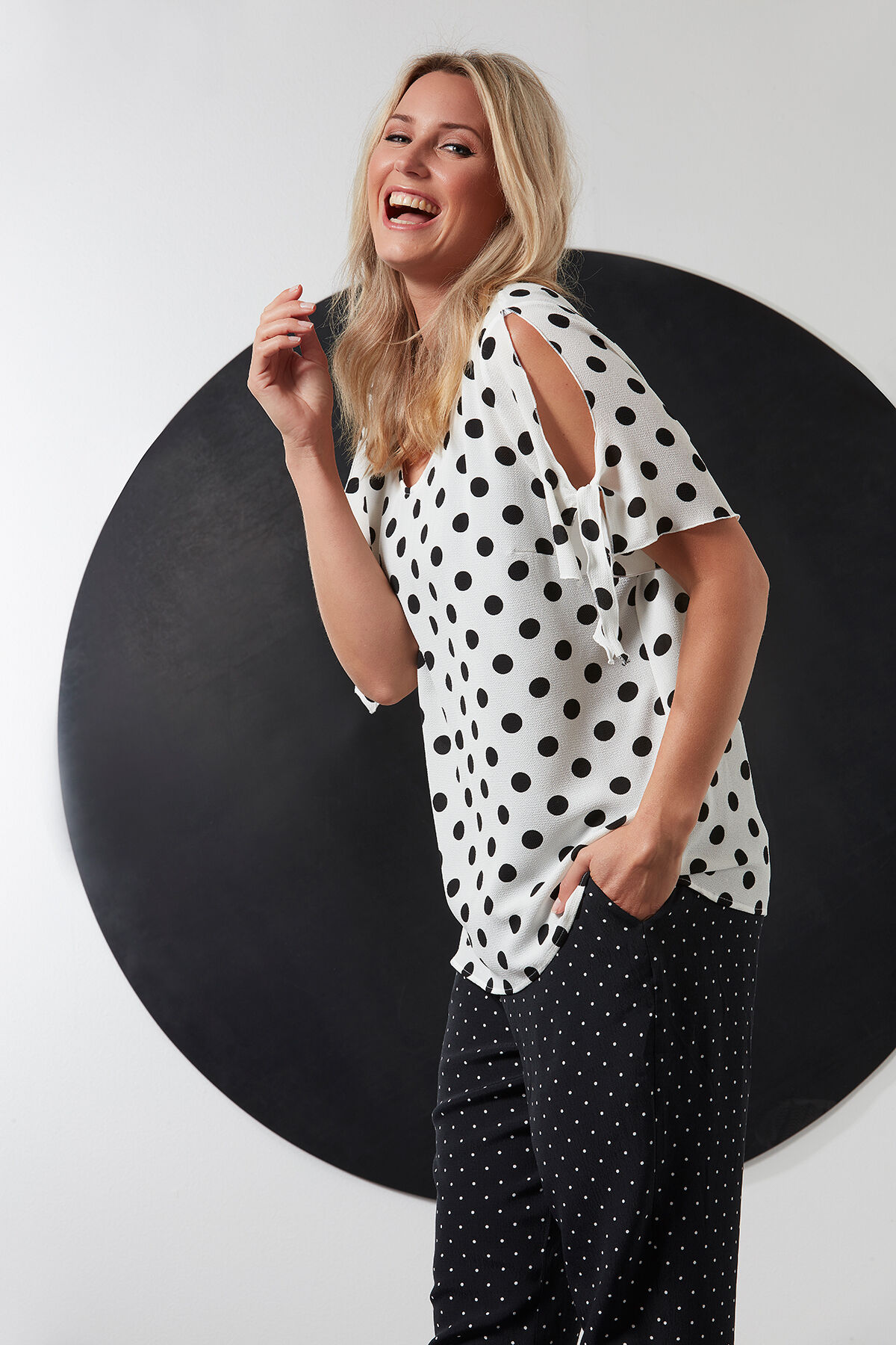 Bluse mit Punkten image number 3