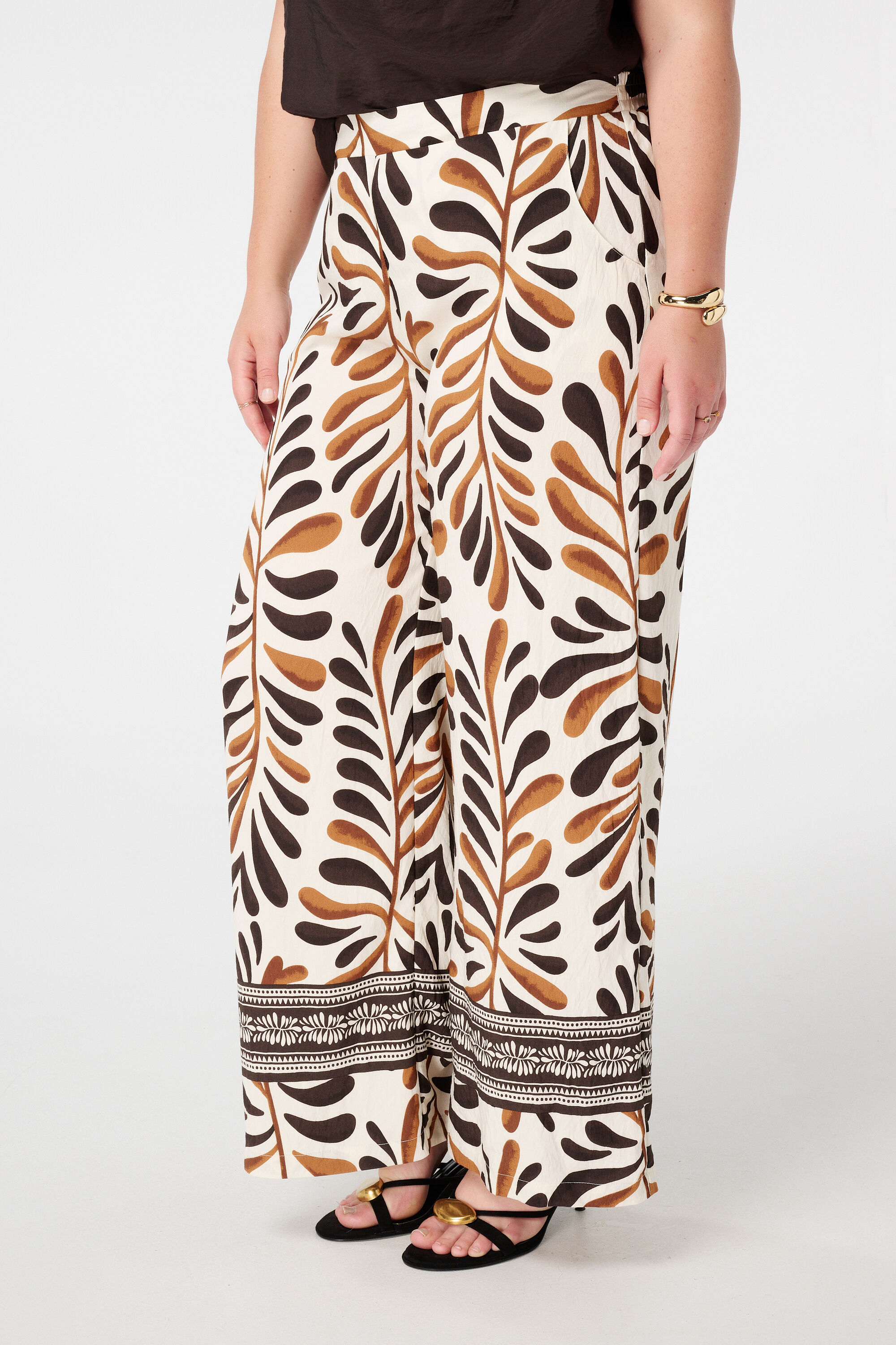 Weit geschnittene Hose mit Druck image number 5