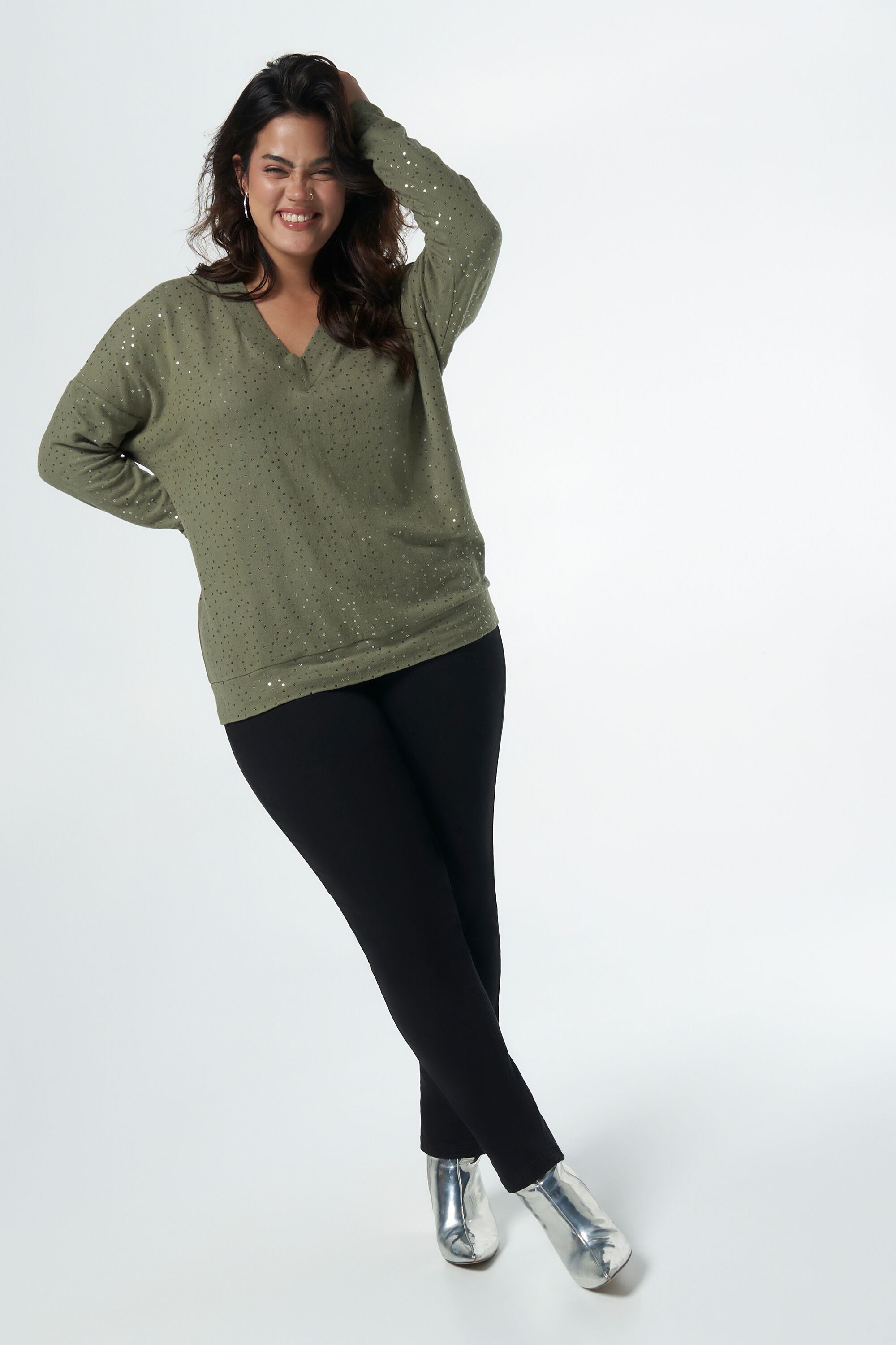 Weit geschnittenes Top mit Pailletten image number 5