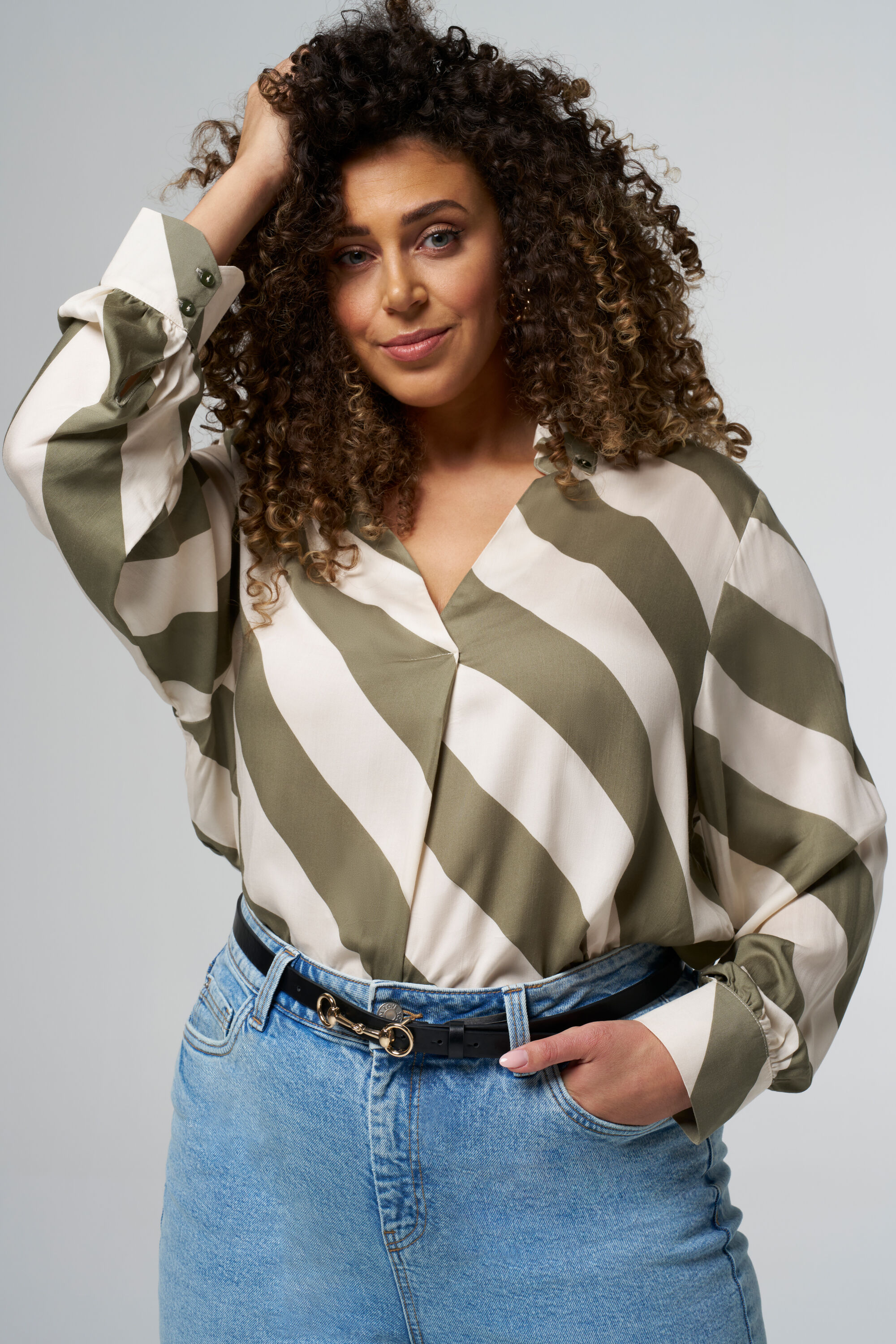 Bluse mit V-Ausschnitt image number 4