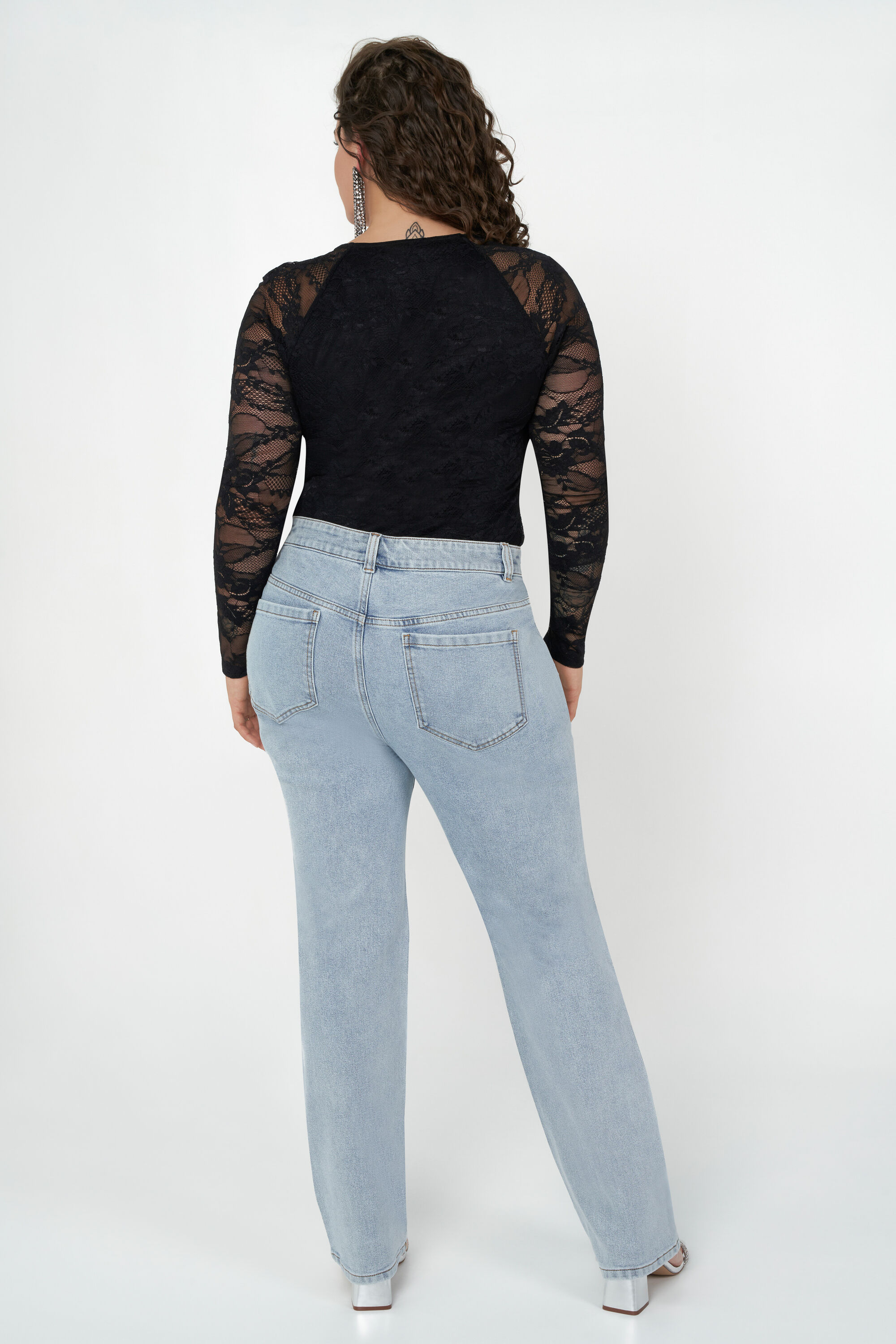 Body mit Spitze  image number 3