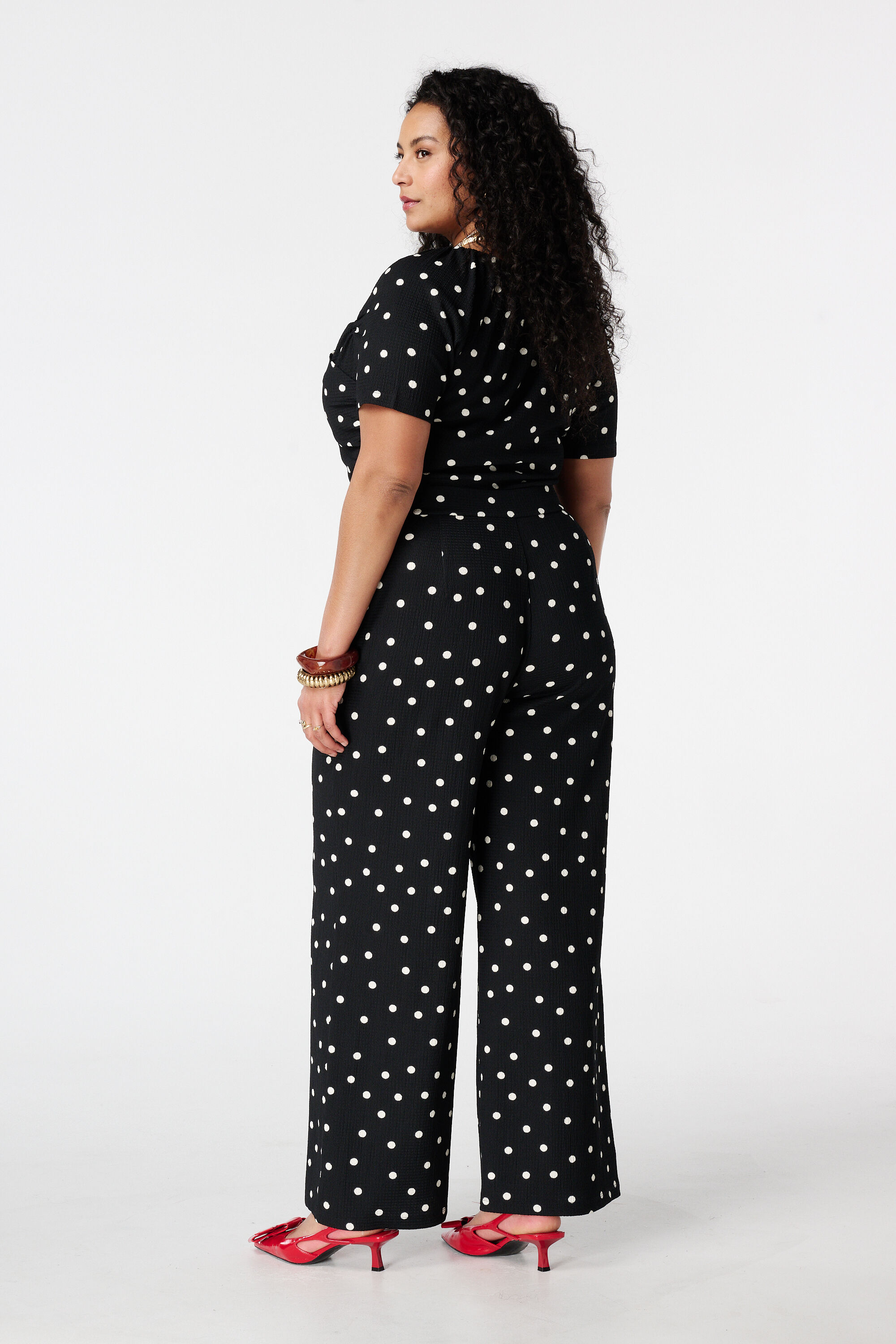 Schulterfreier Jumpsuit image number 3