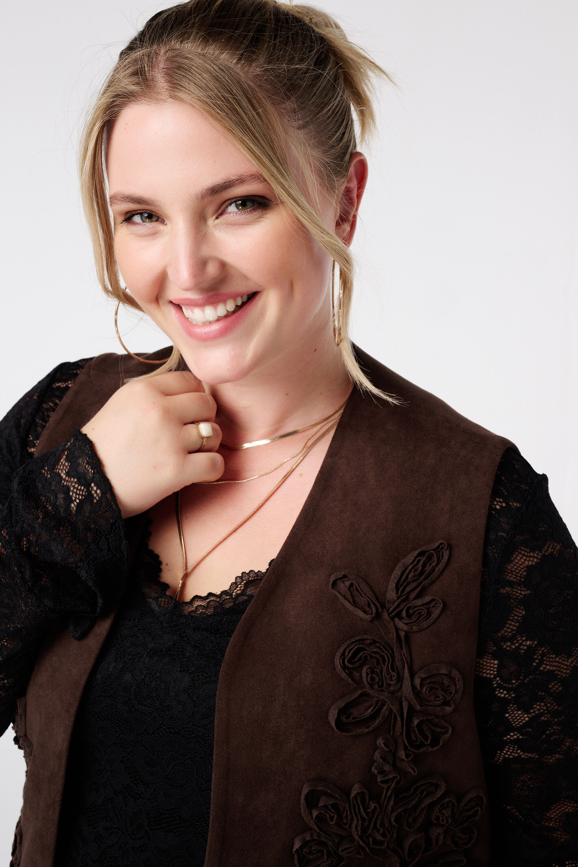 Weste in Wildlederoptik mit Stickerei image number 4