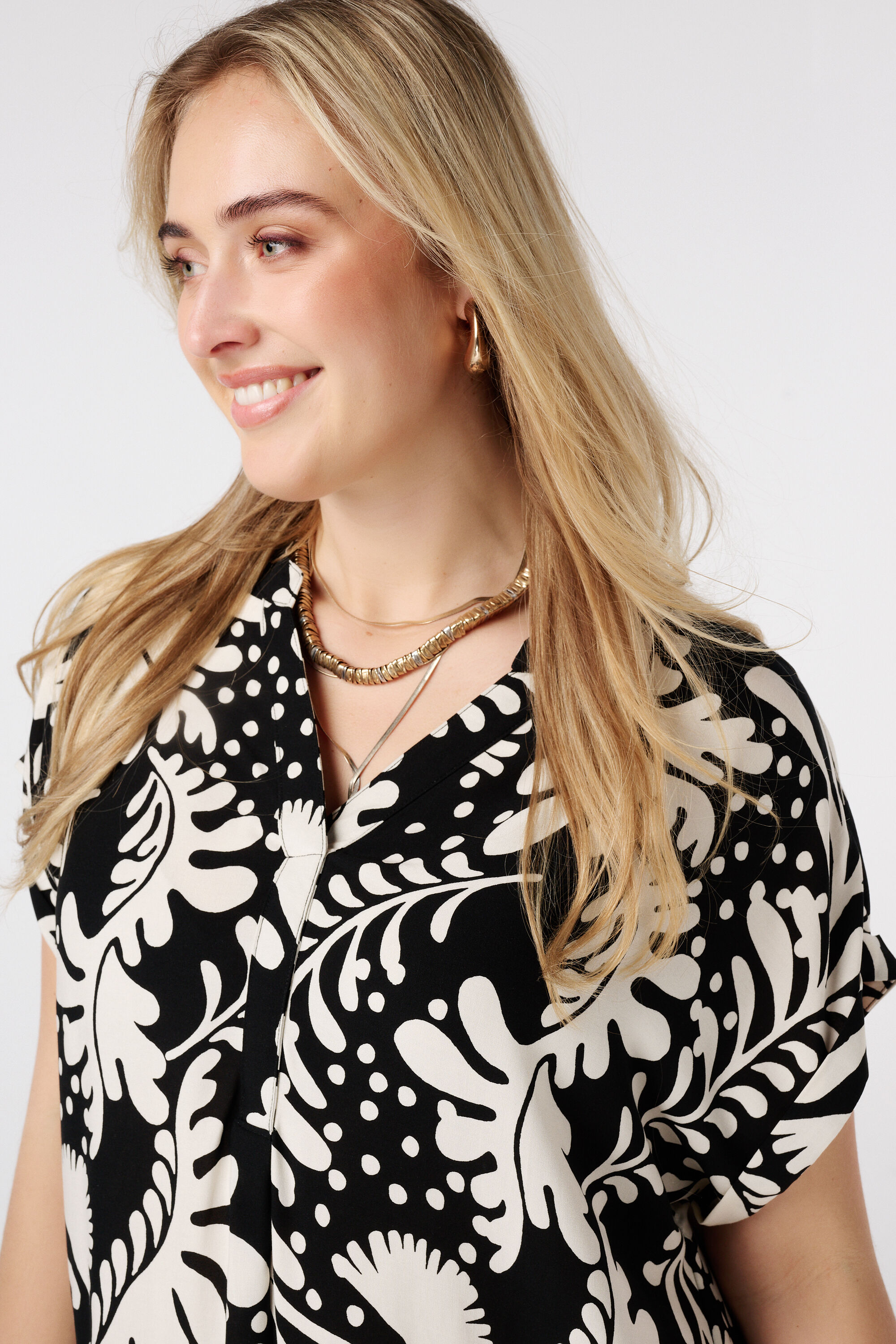 Kleid mit V Ausschnitt image number 4