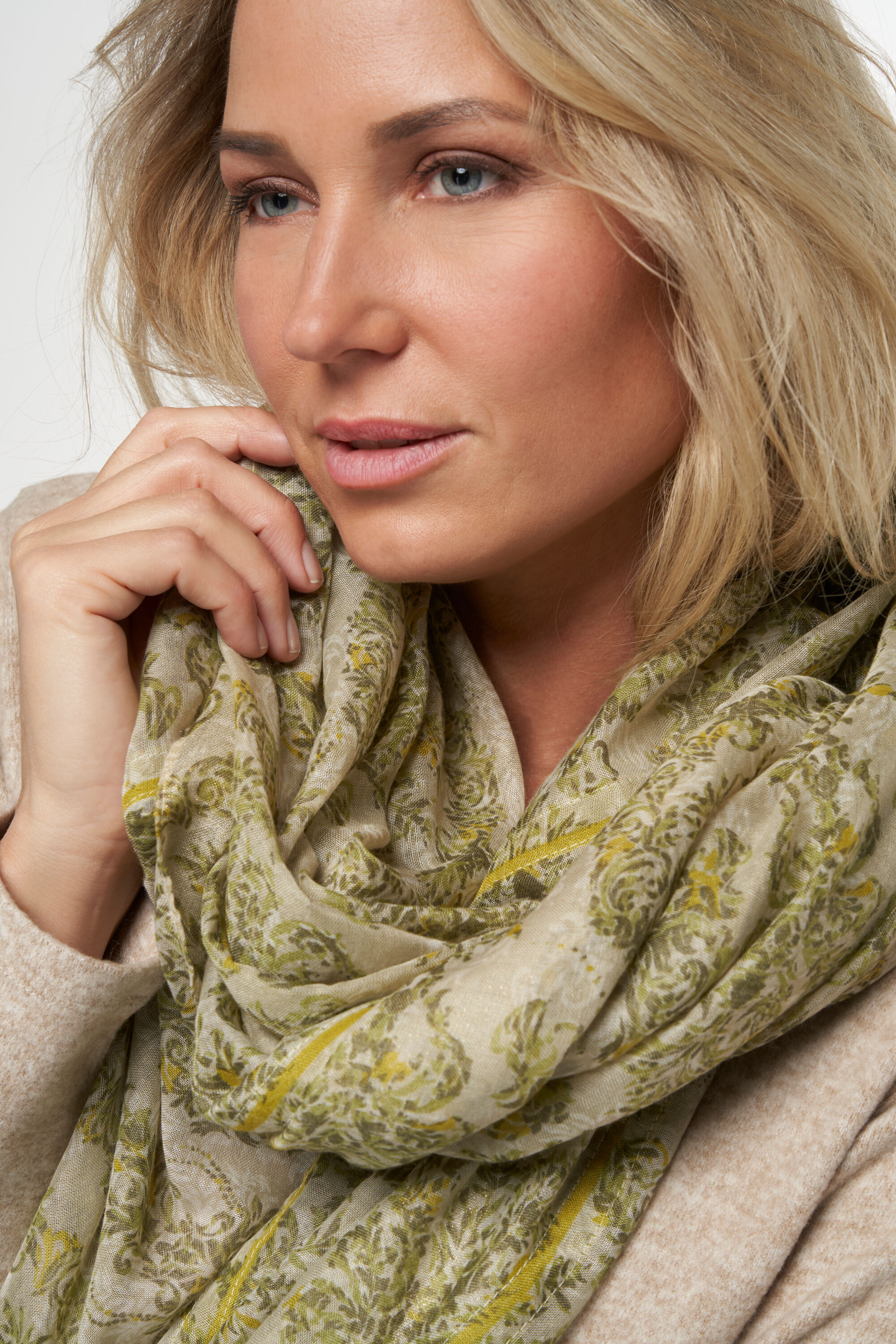 Schal mit Ornament-Print image number 3